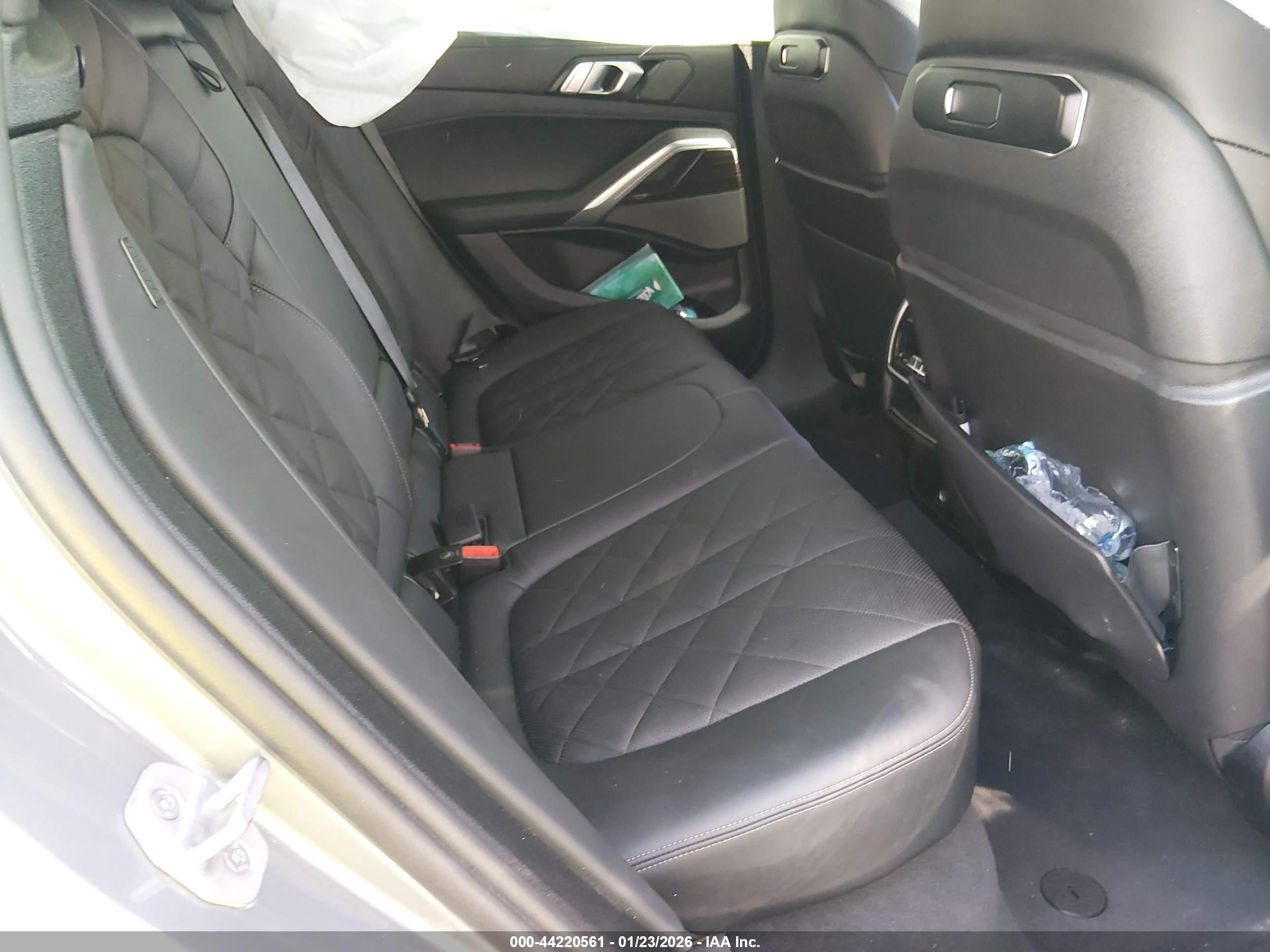 BMW X6 image 8