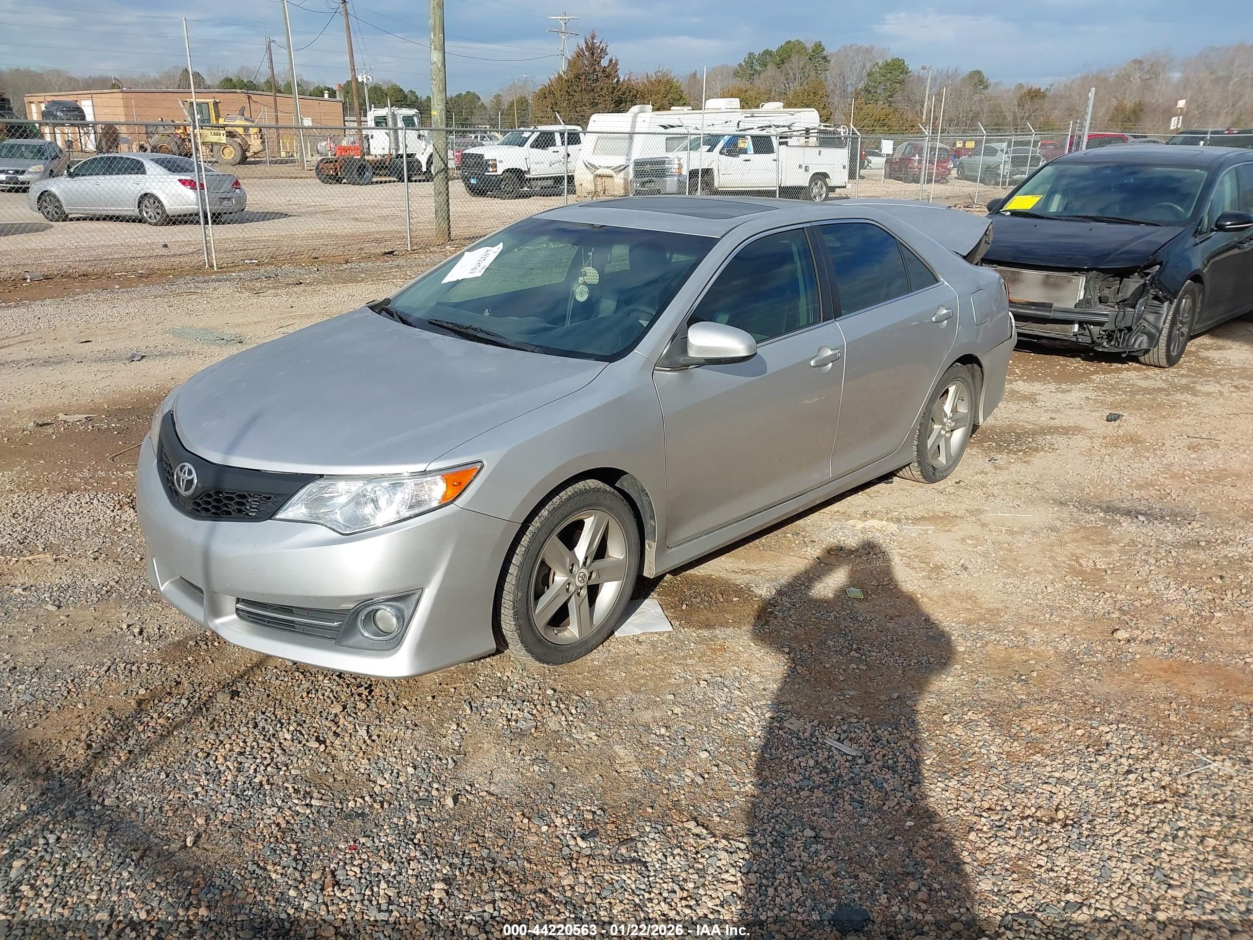 TOYOTA CAMRY image 2