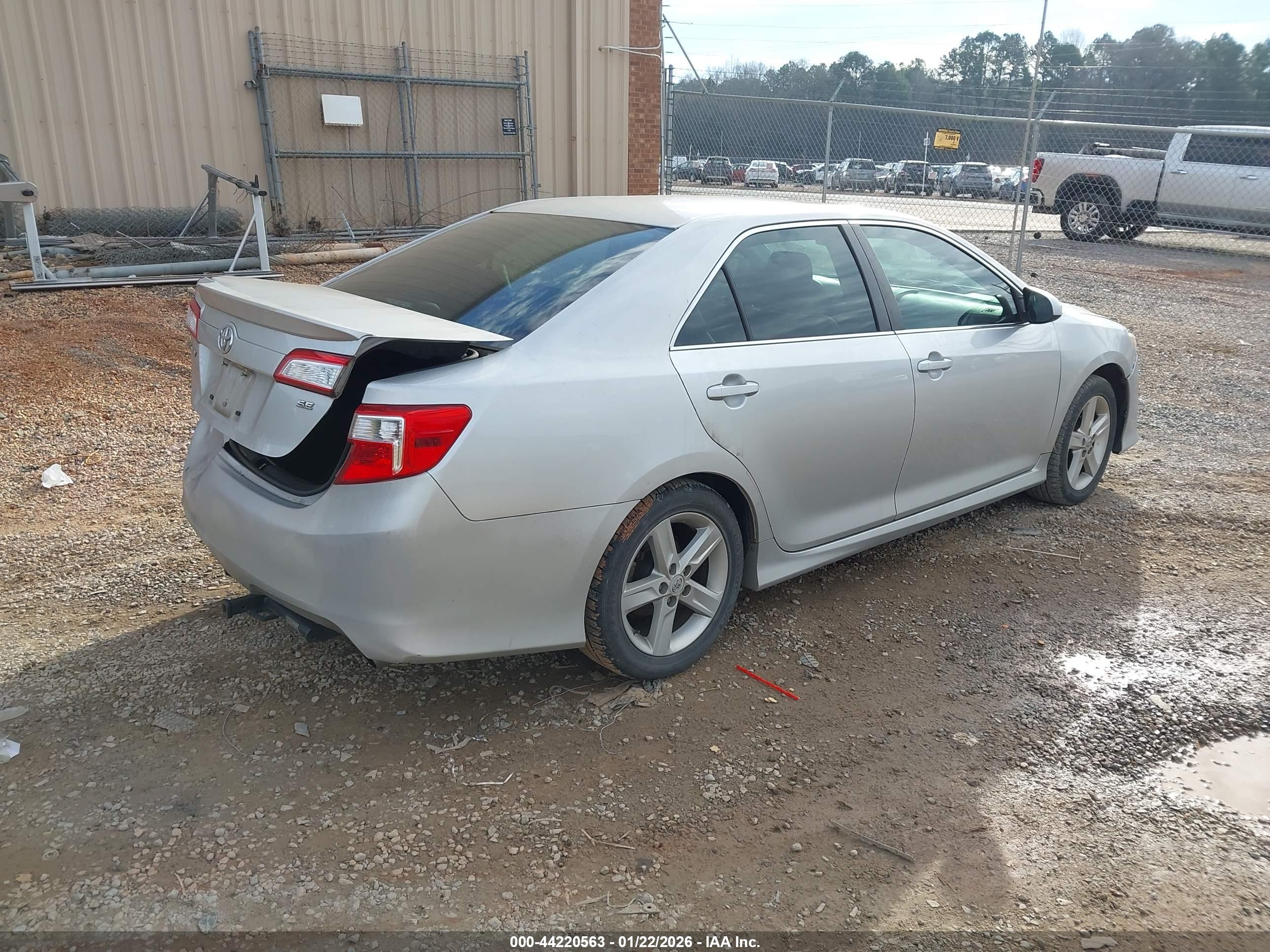 TOYOTA CAMRY image 4