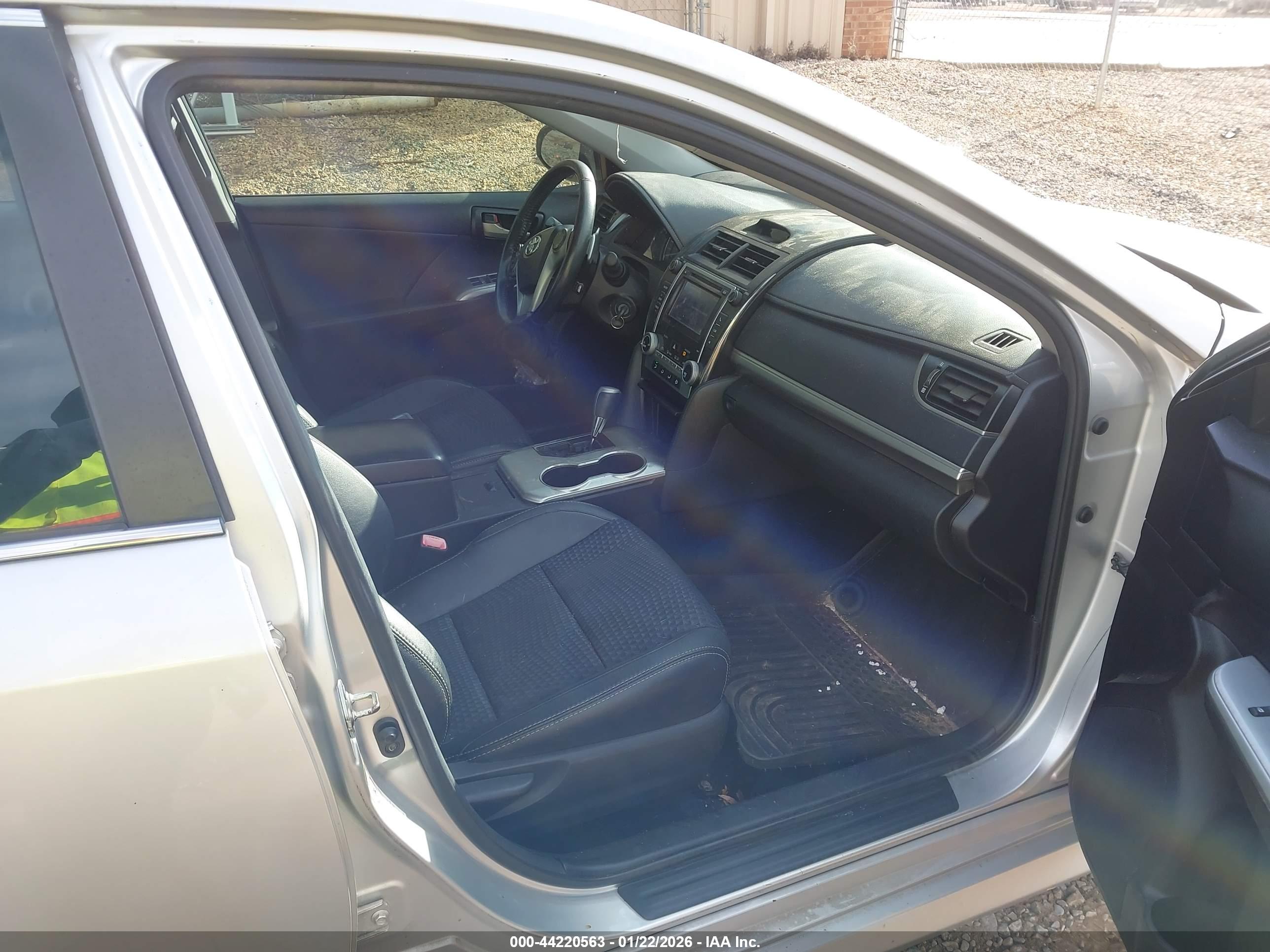 TOYOTA CAMRY image 5