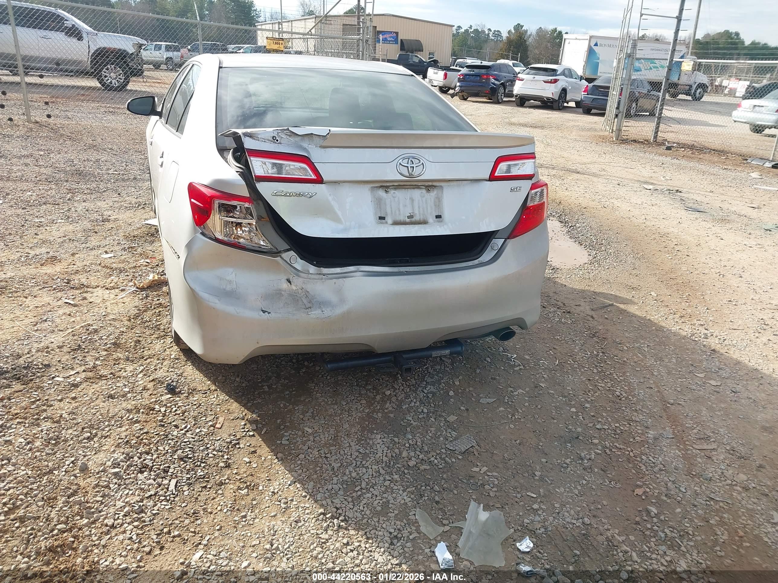 TOYOTA CAMRY image 6