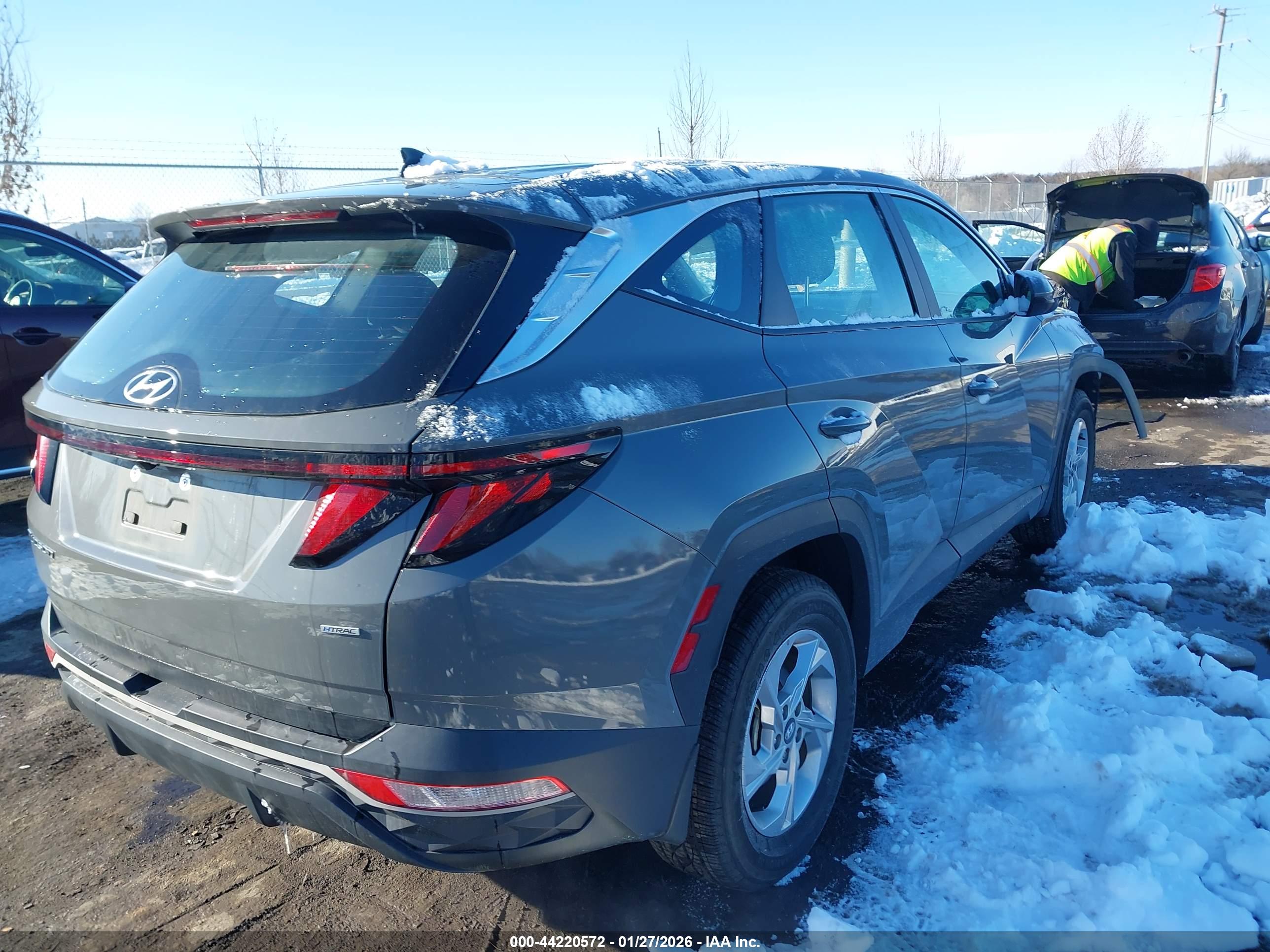 HYUNDAI TUCSON image 4