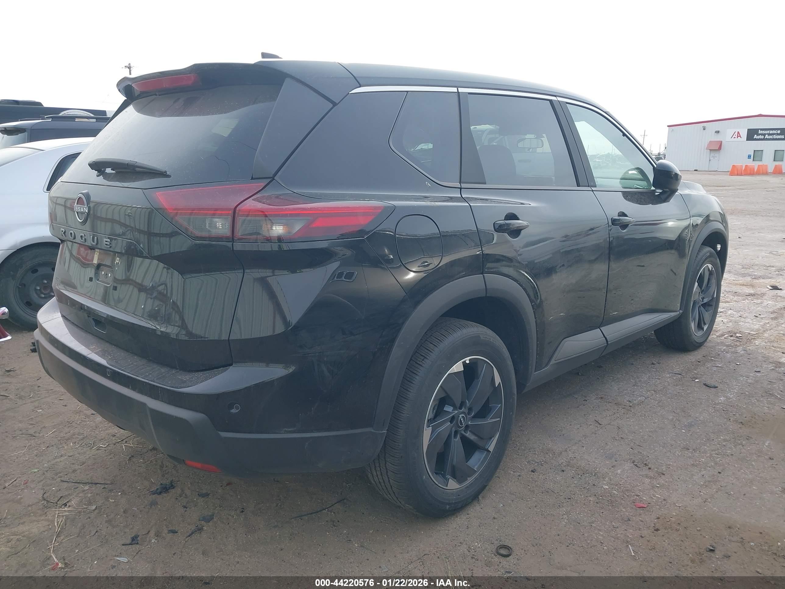 NISSAN ROGUE image 4