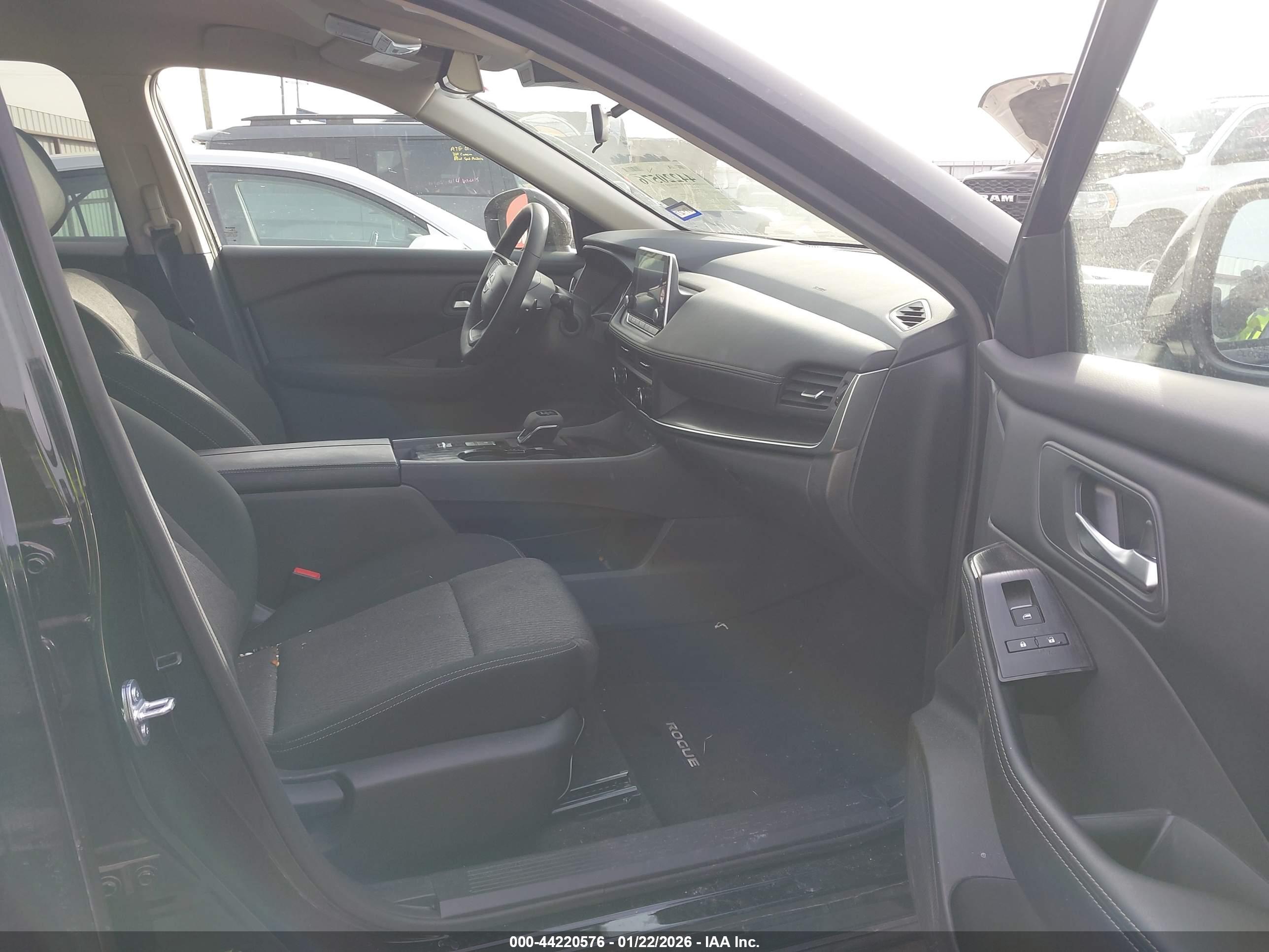 NISSAN ROGUE image 5