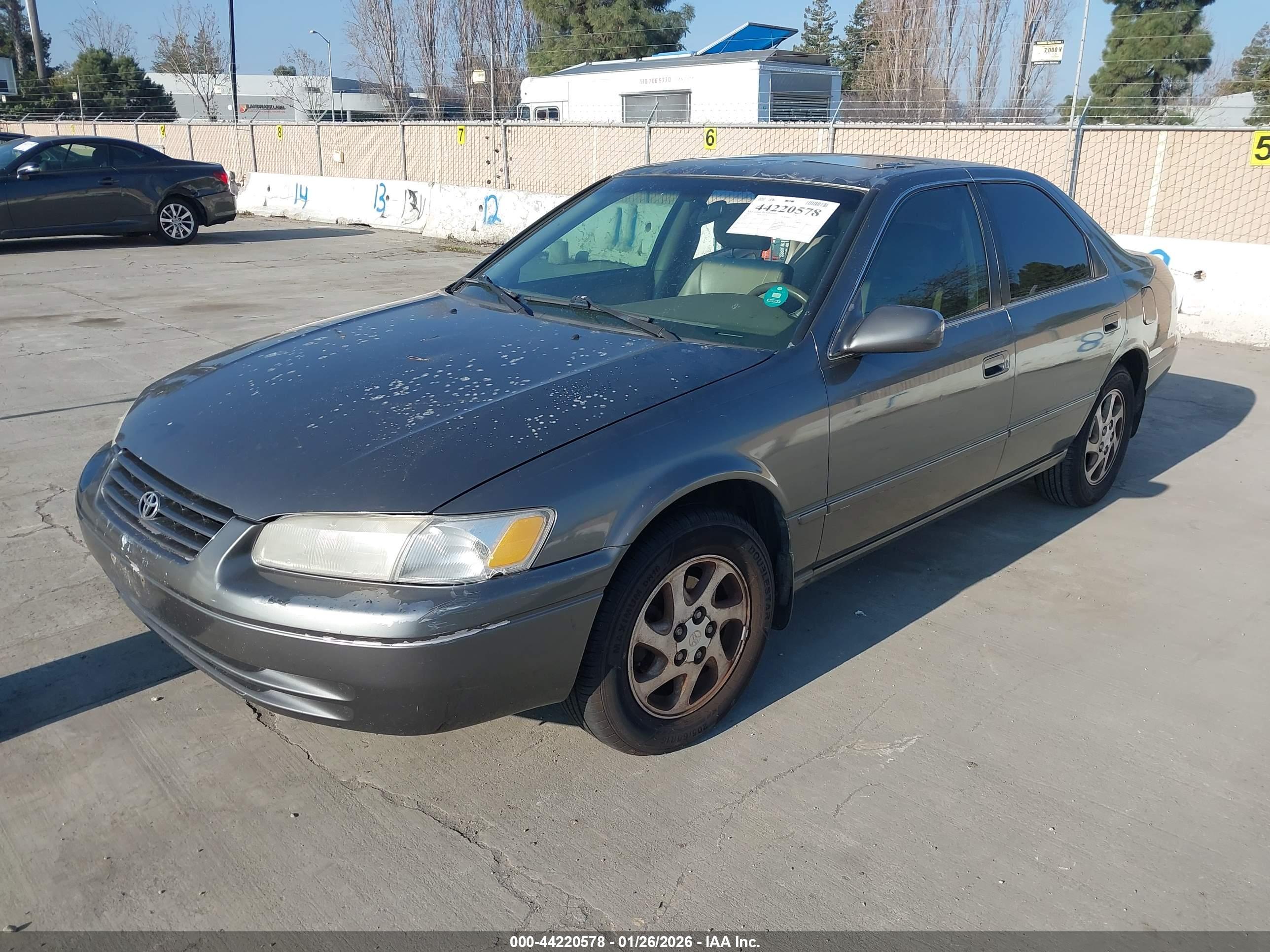 TOYOTA CAMRY image 2