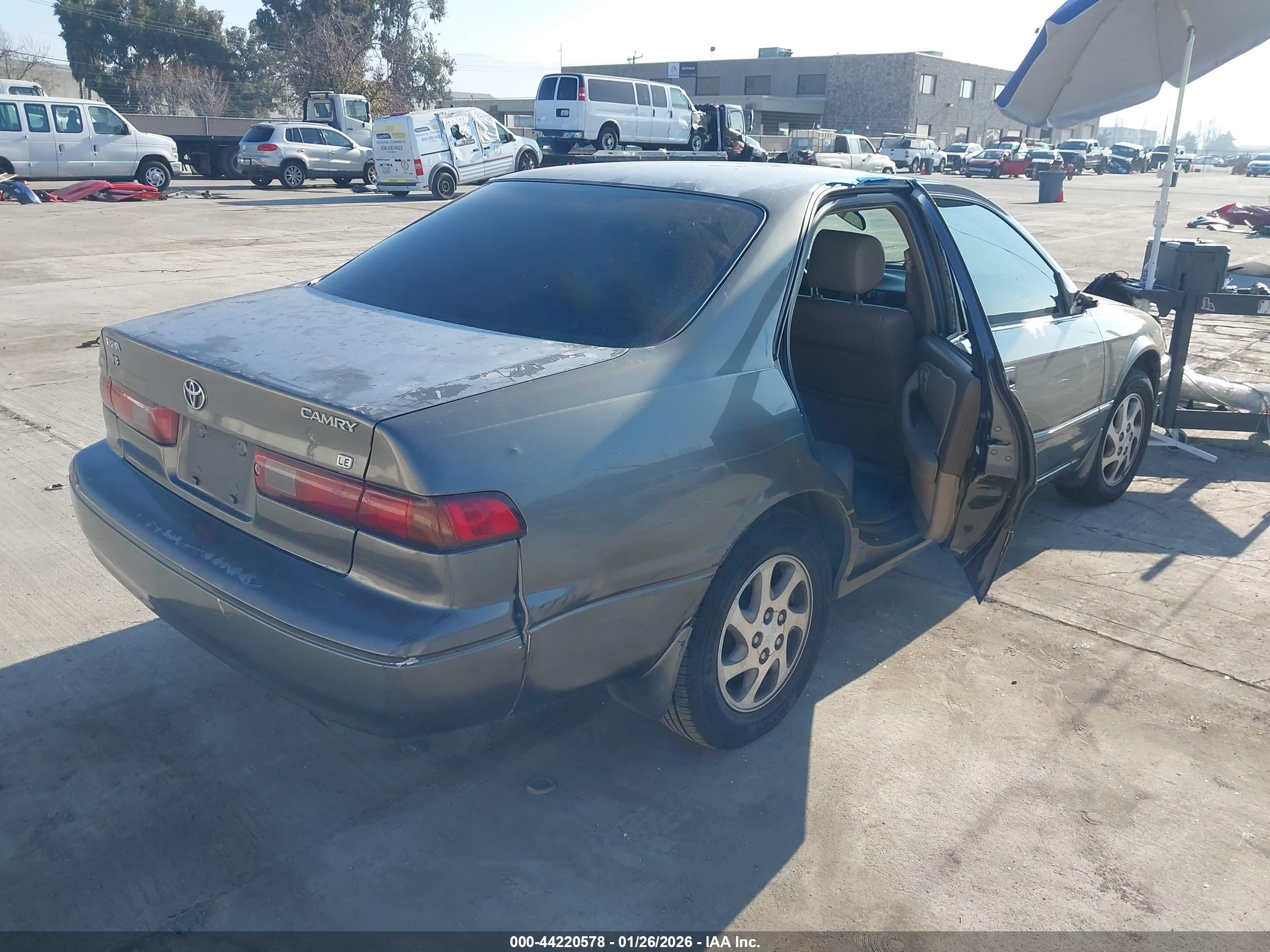 TOYOTA CAMRY image 4