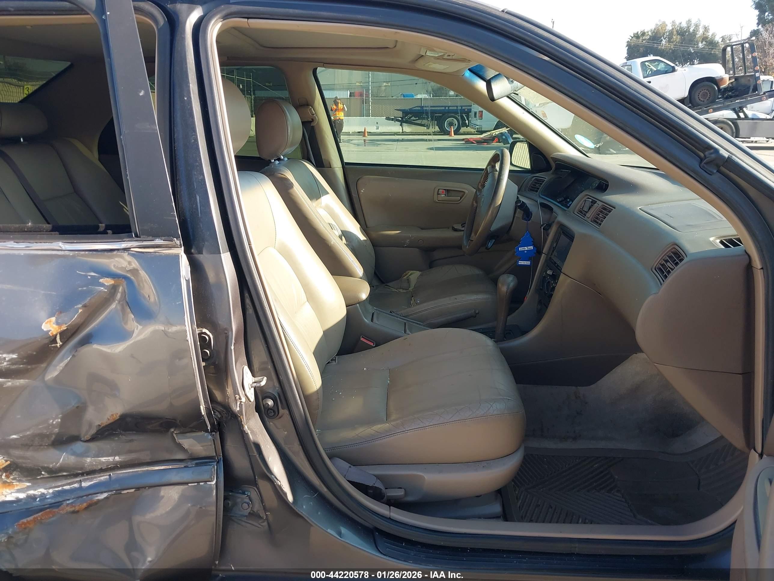 TOYOTA CAMRY image 5