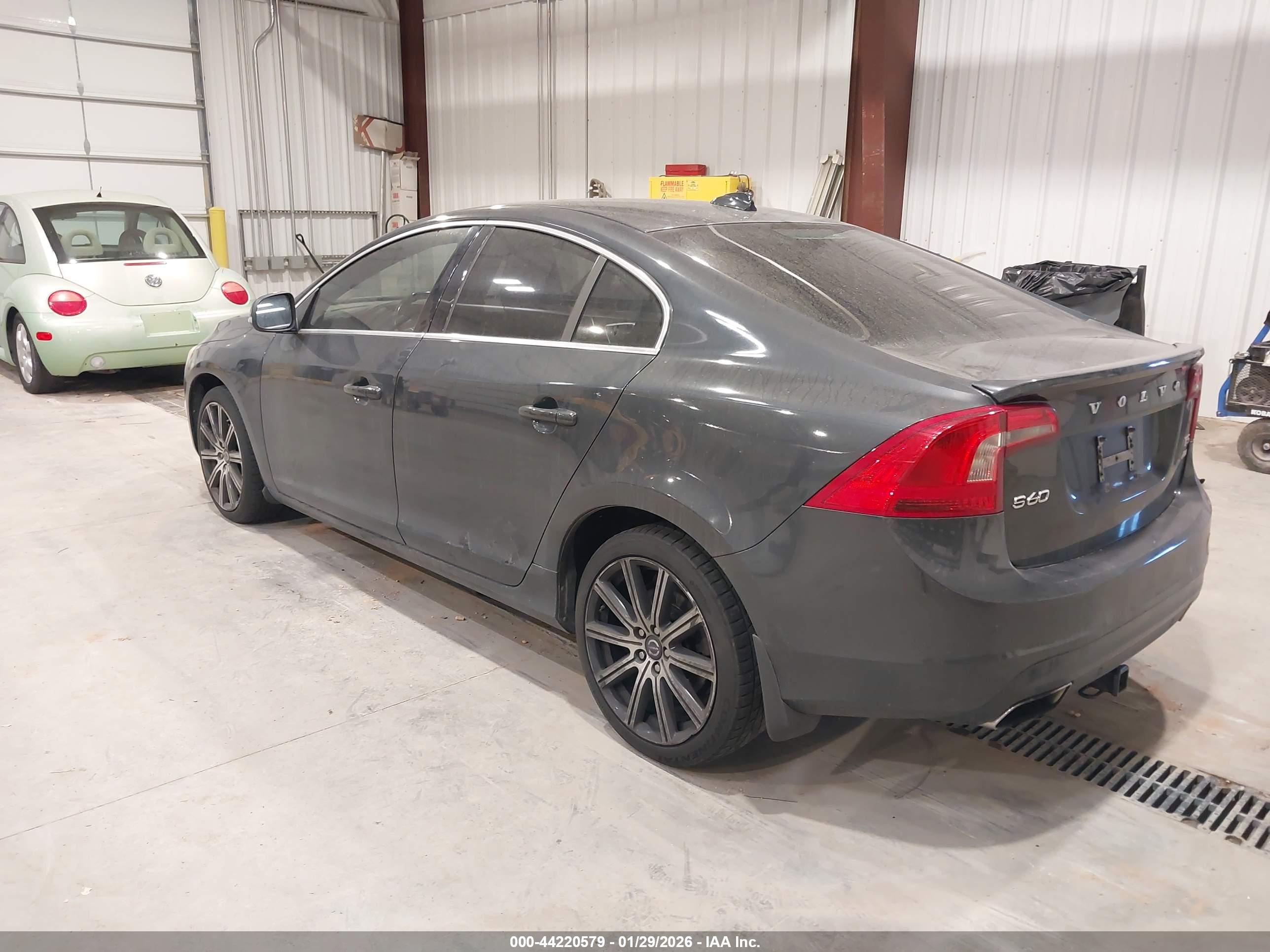 VOLVO S60 image 3