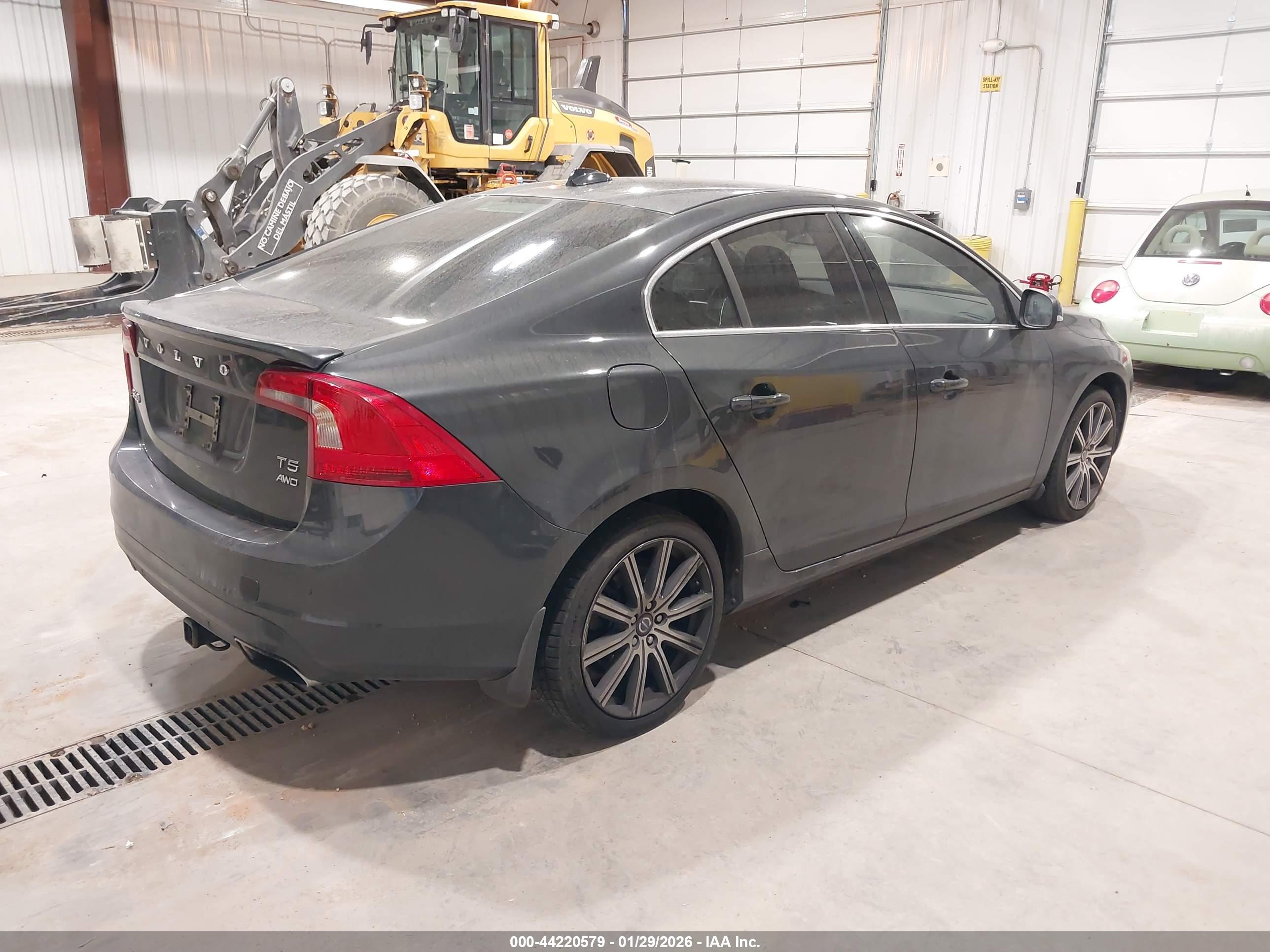 VOLVO S60 image 4