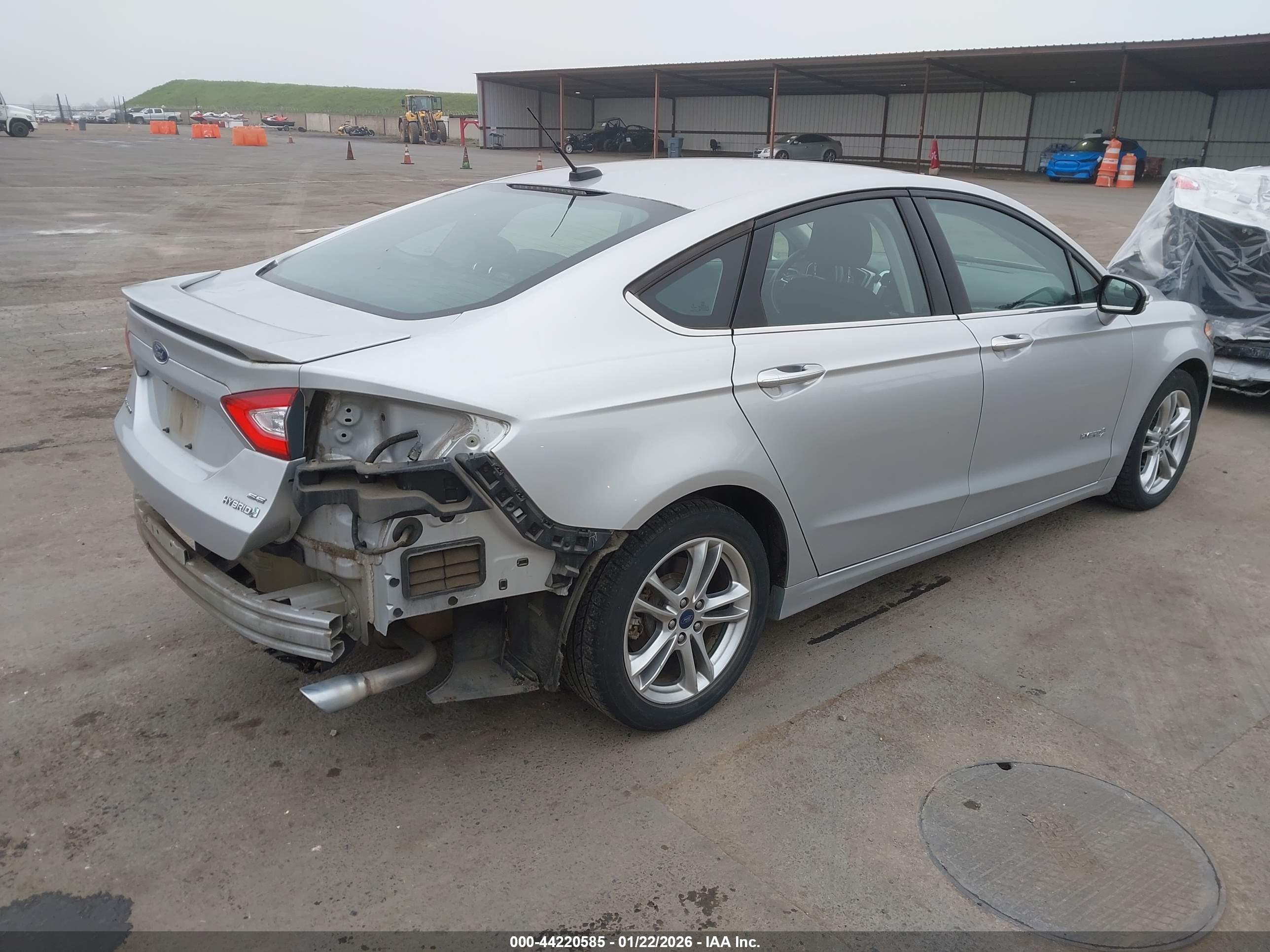 FORD FUSION image 4