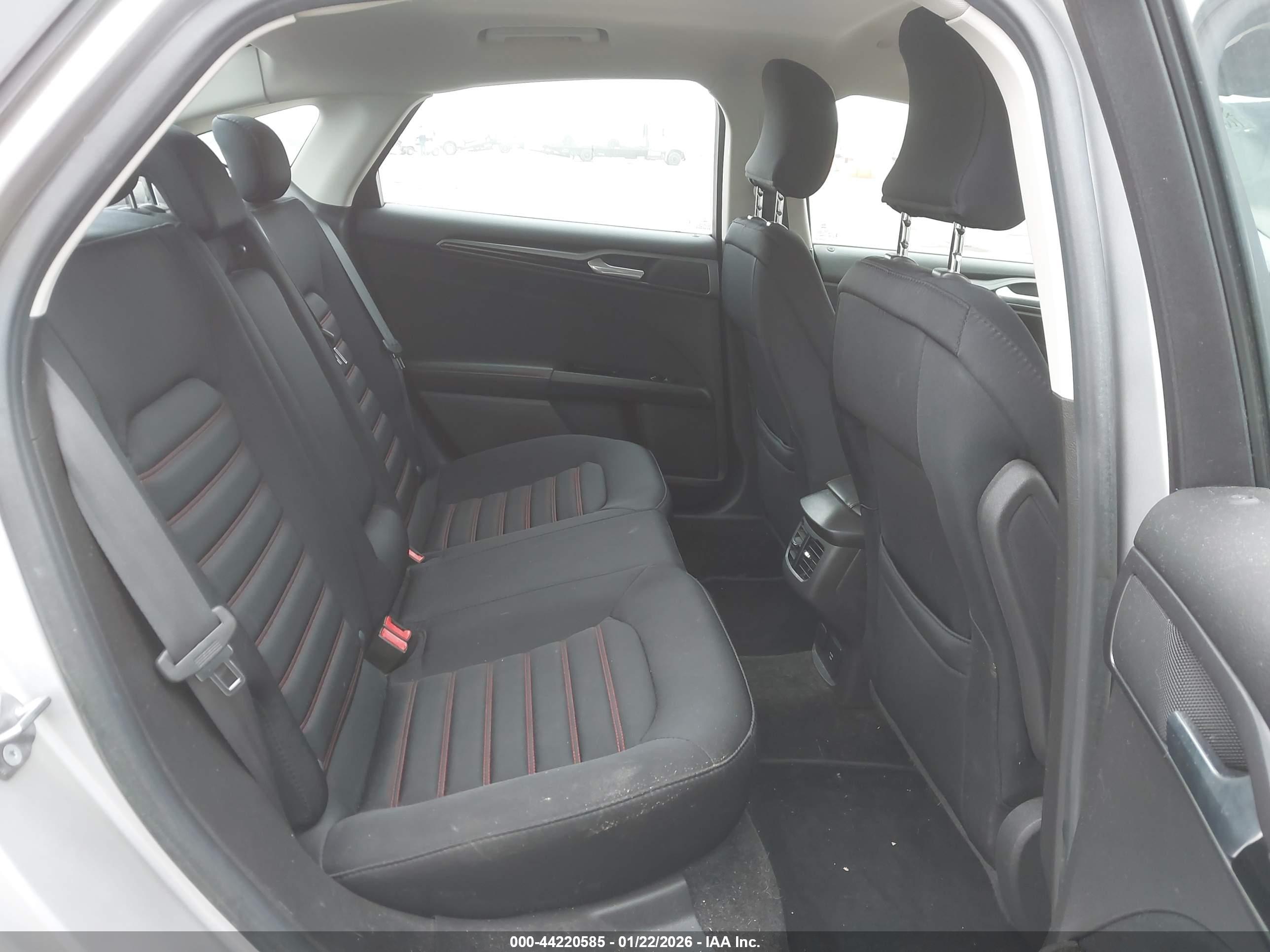 FORD FUSION image 8