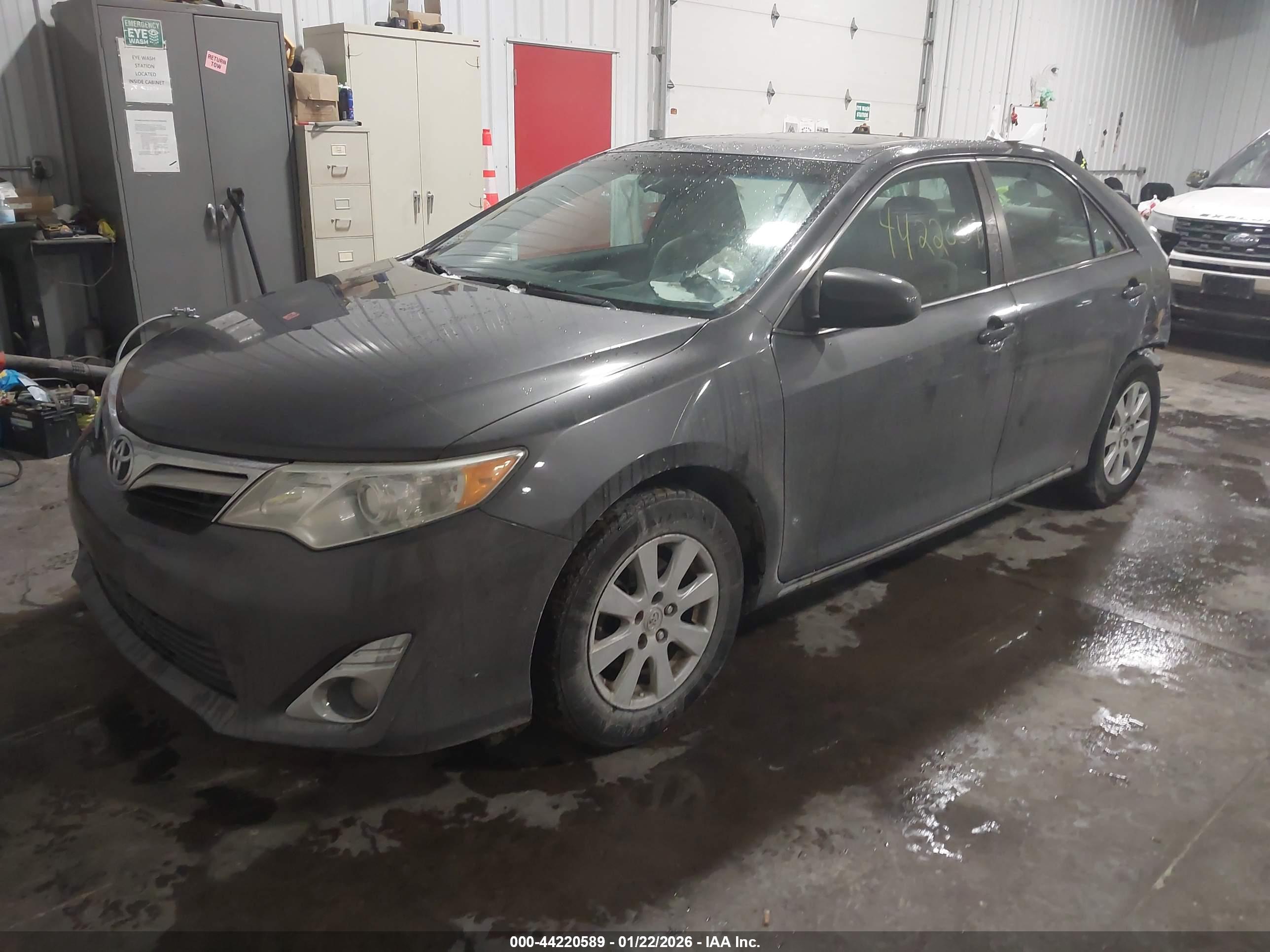 TOYOTA CAMRY image 2