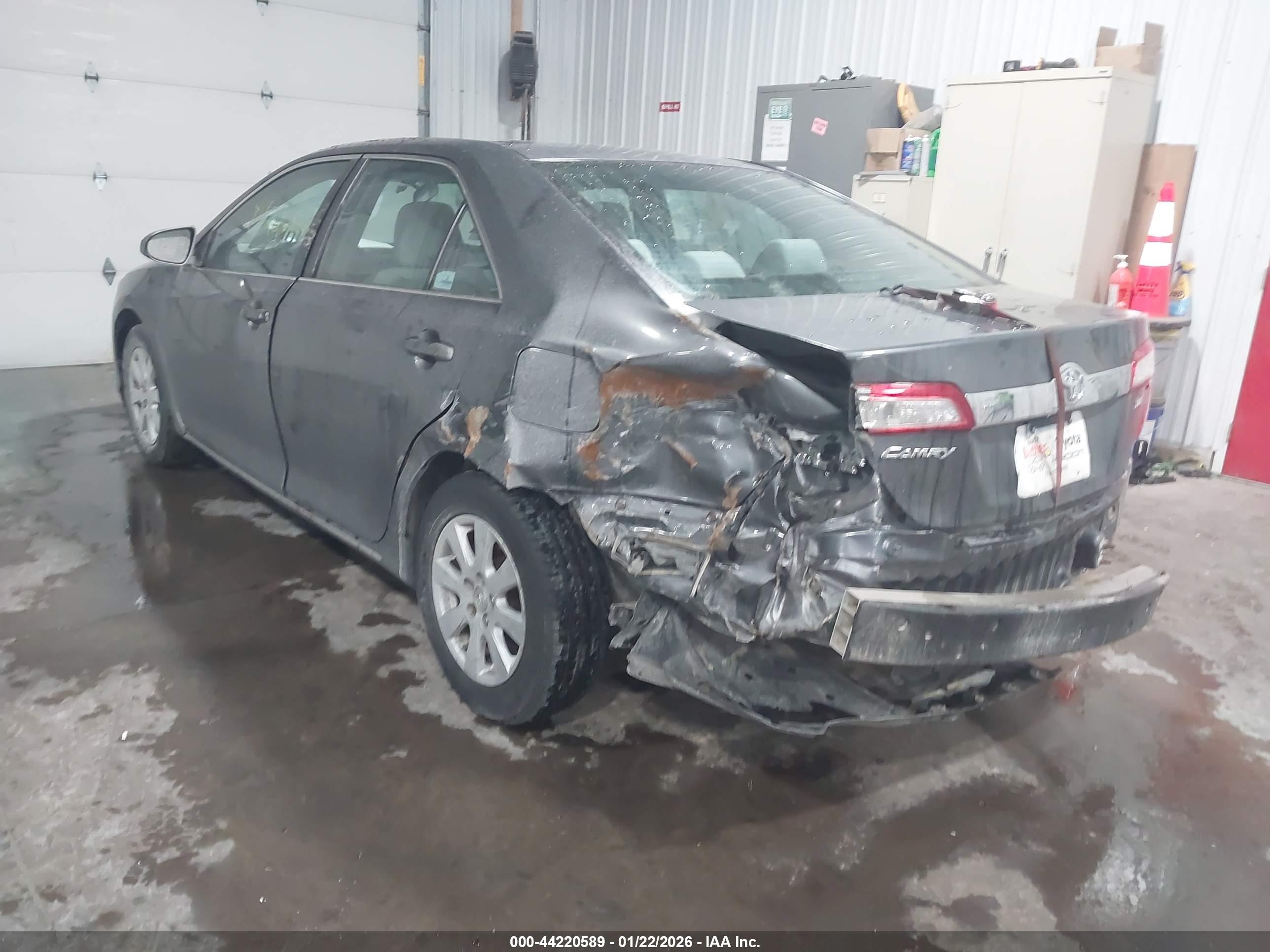 TOYOTA CAMRY image 3