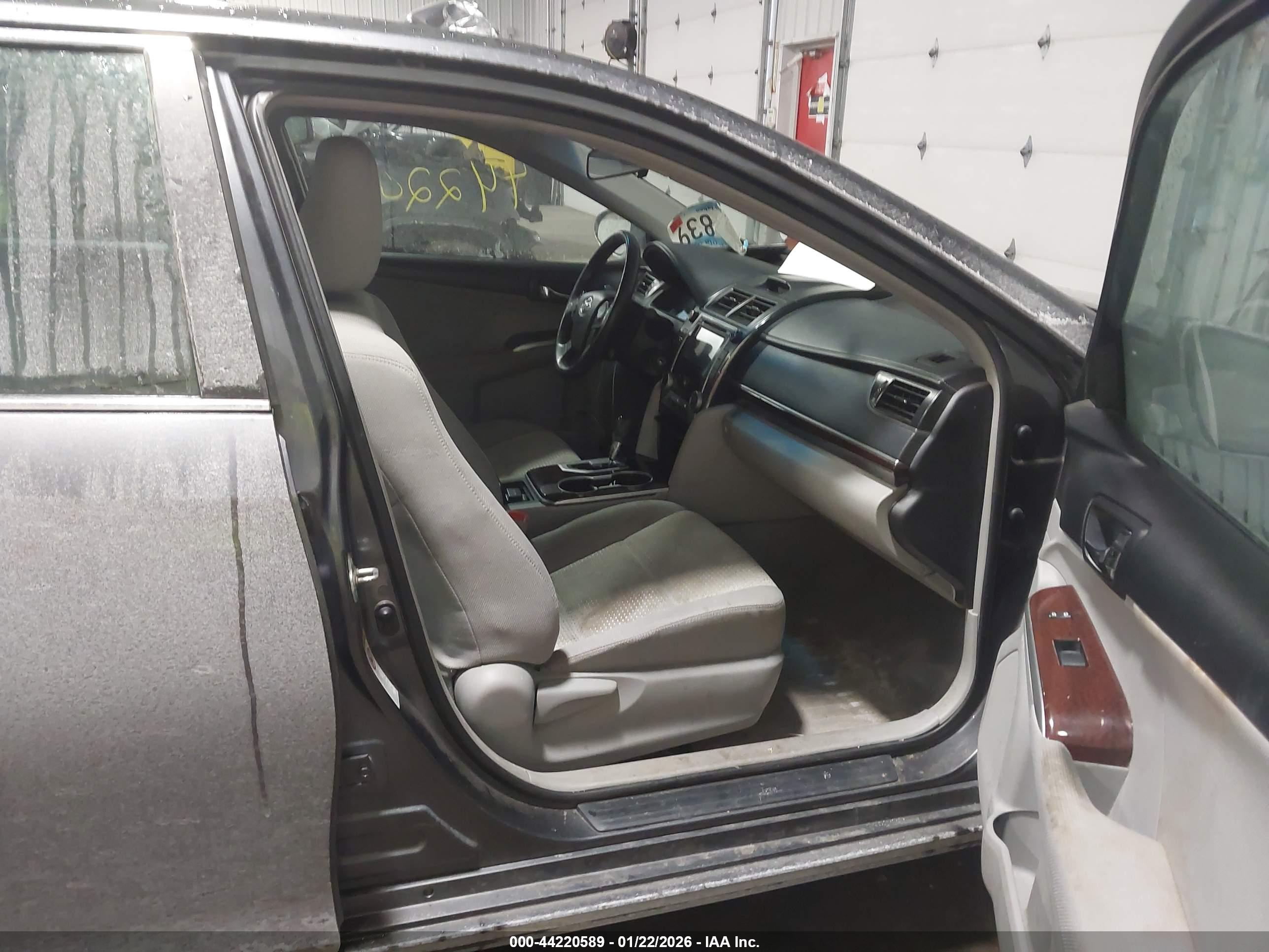 TOYOTA CAMRY image 5