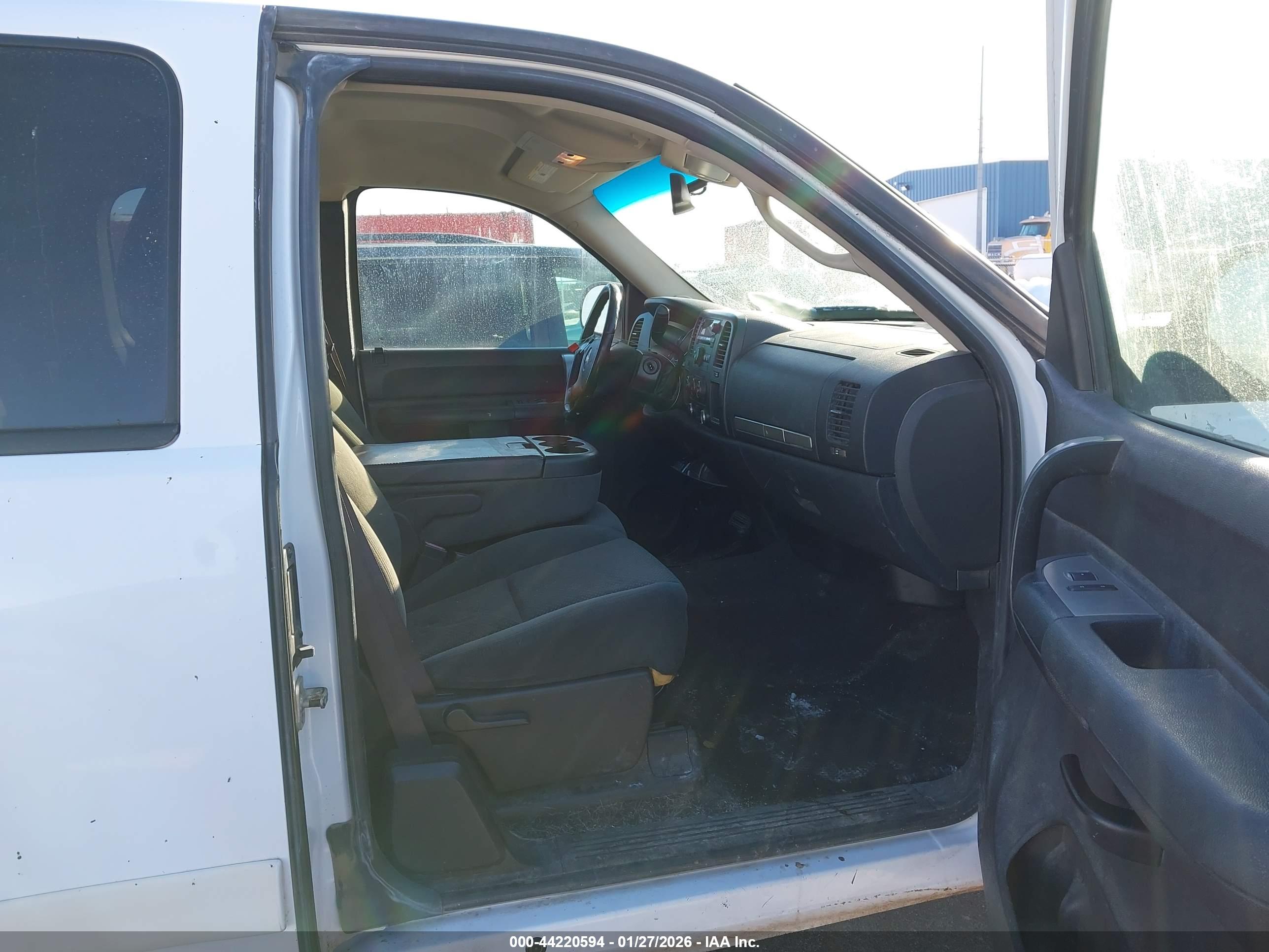 CHEVROLET SILVERADO image 5
