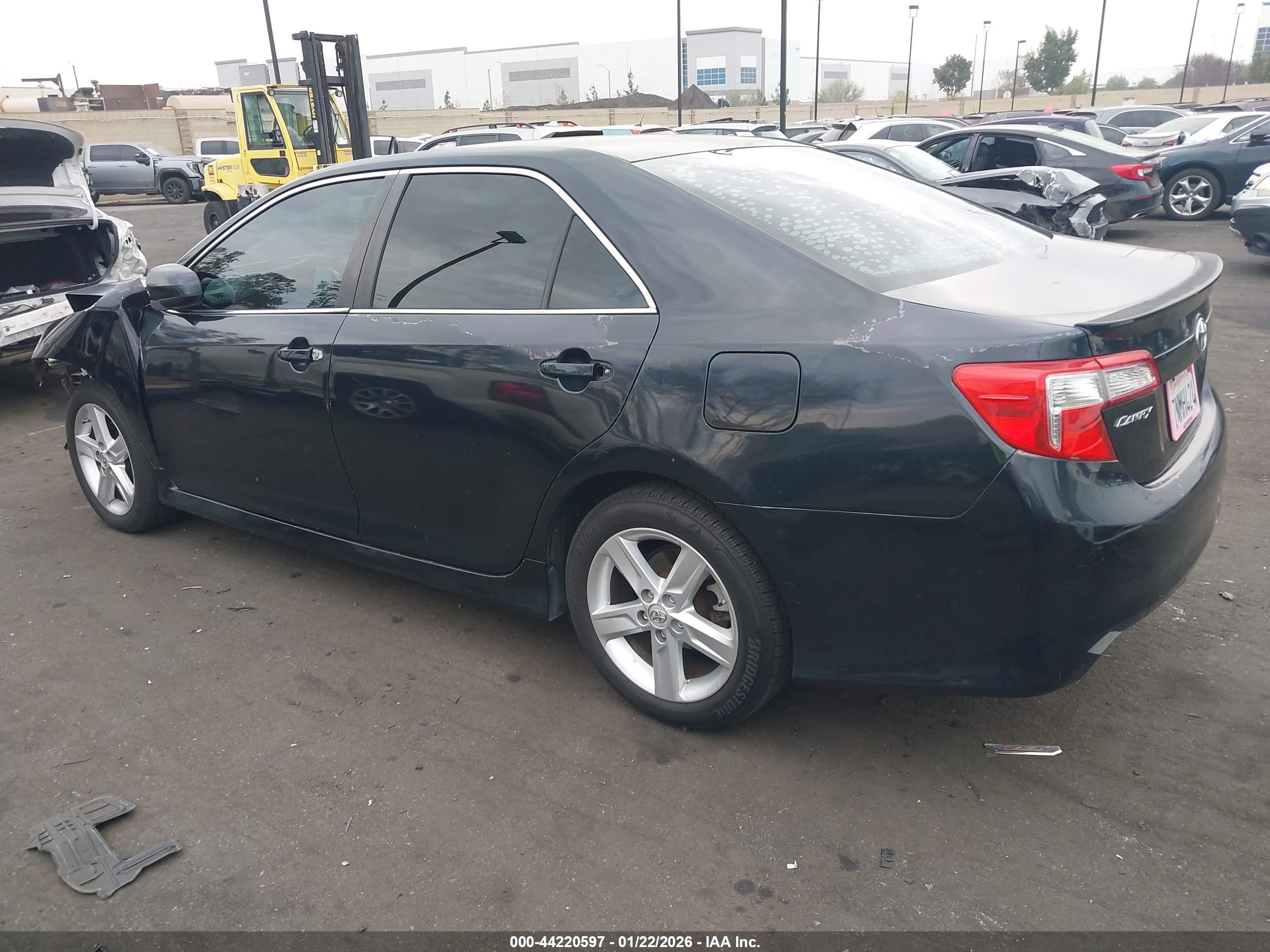 TOYOTA CAMRY image 3