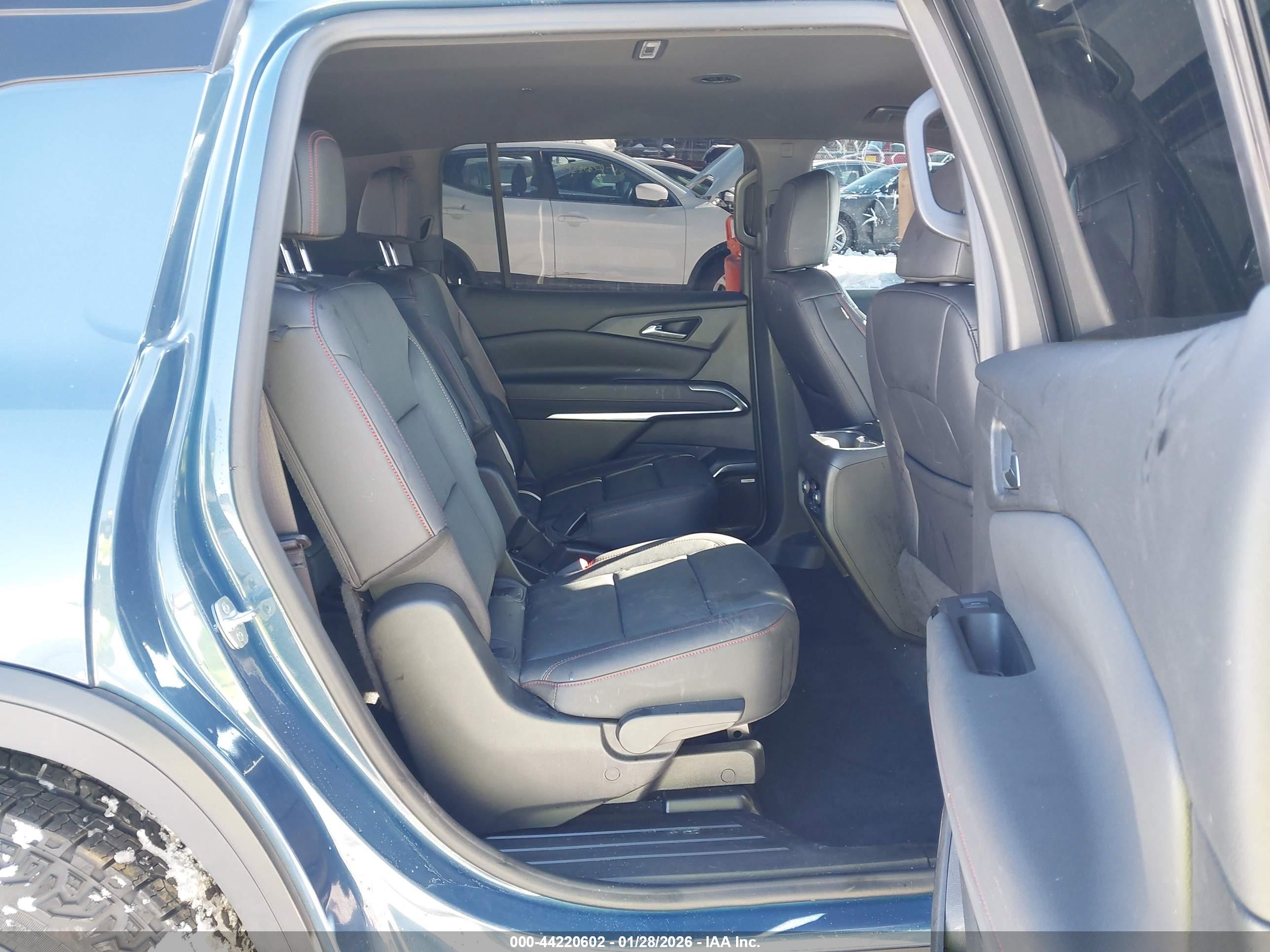CHEVROLET TRAVERSE image 8