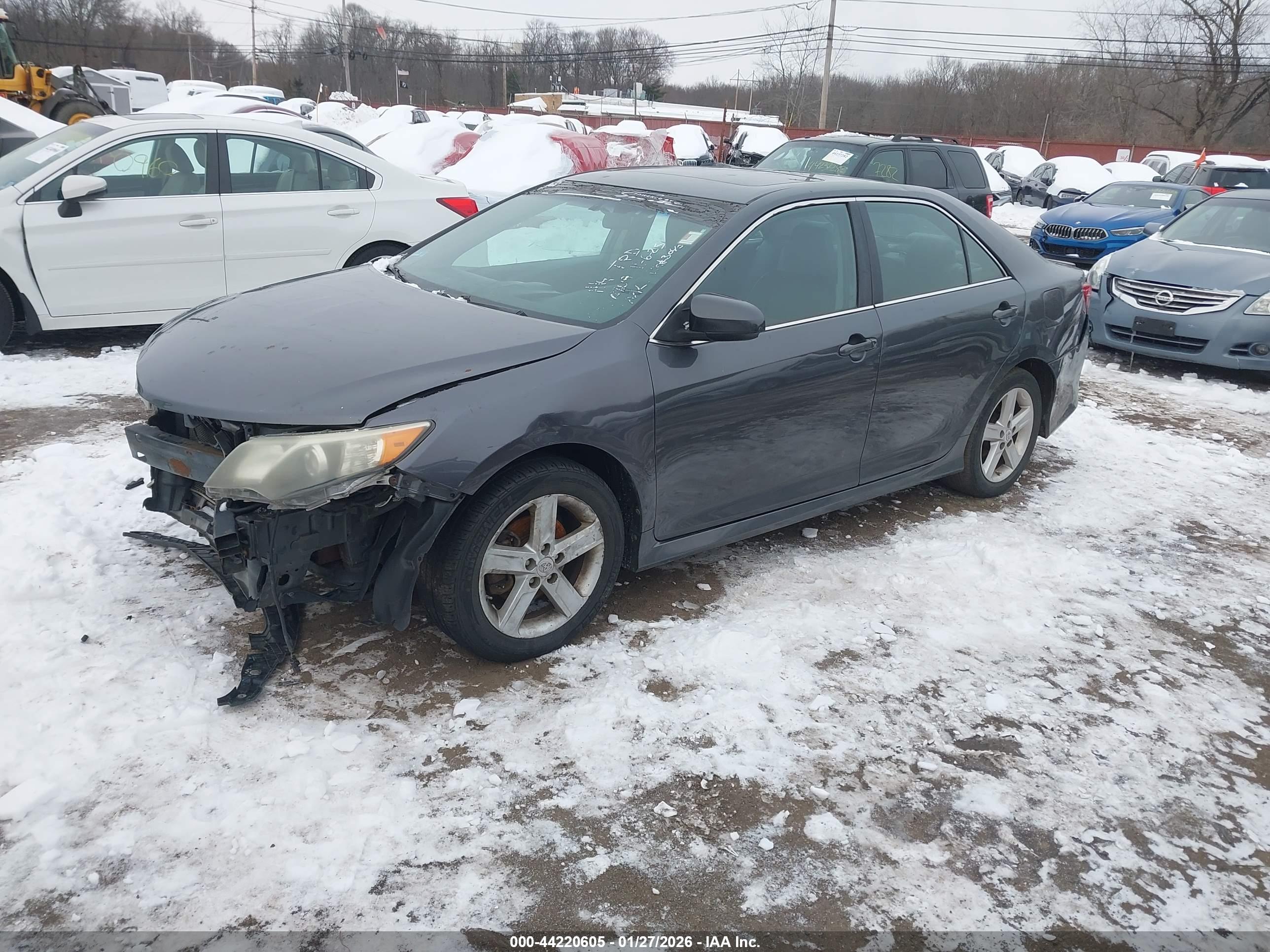 TOYOTA CAMRY image 2