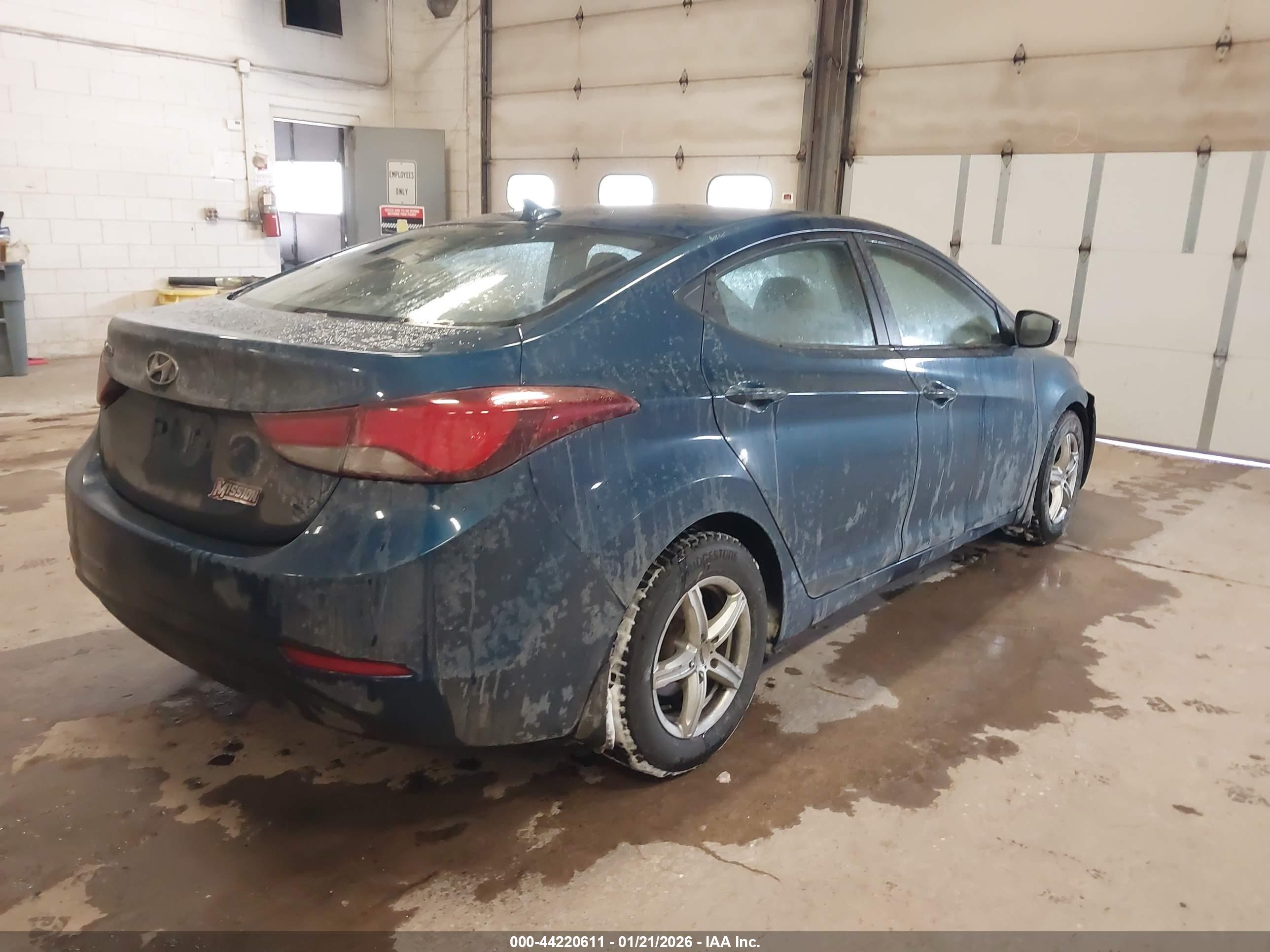 HYUNDAI ELANTRA image 4