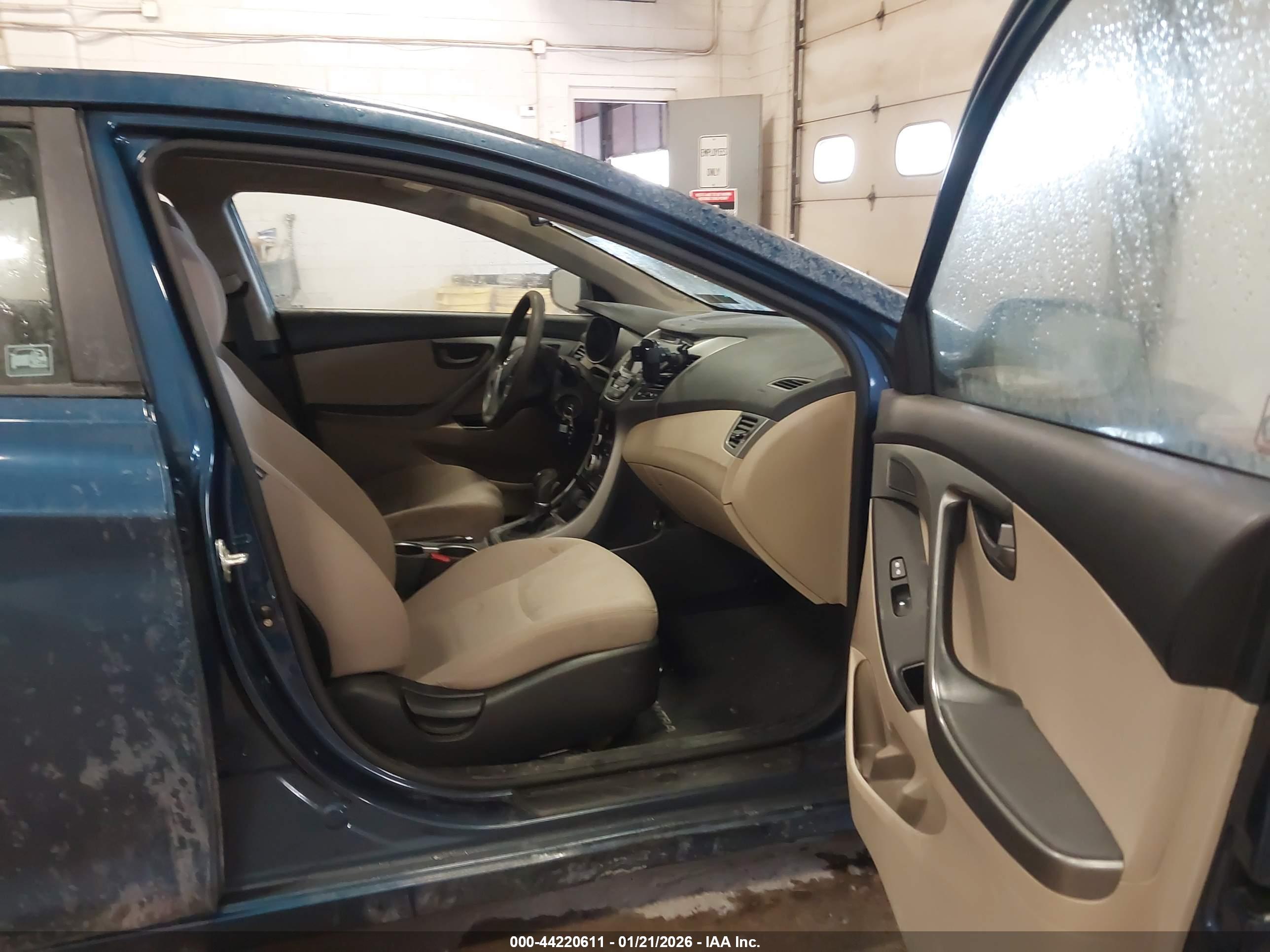 HYUNDAI ELANTRA image 5