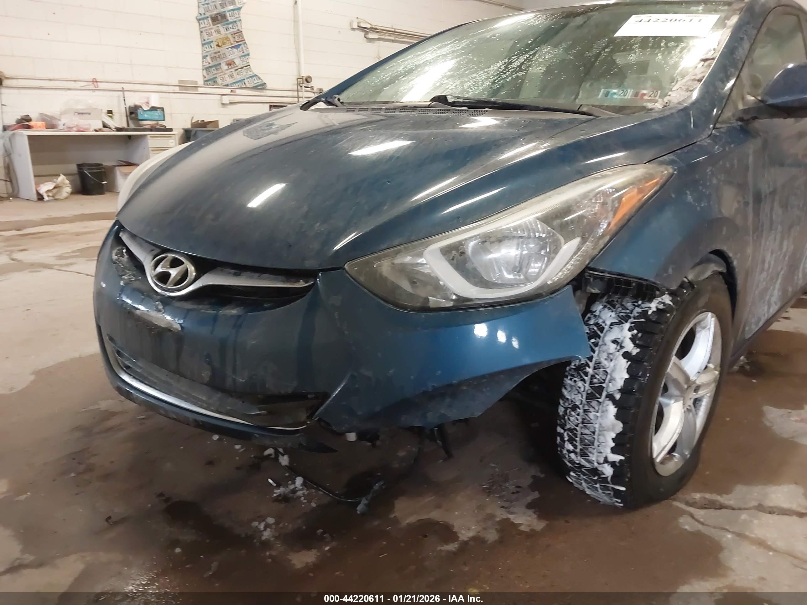 HYUNDAI ELANTRA image 6