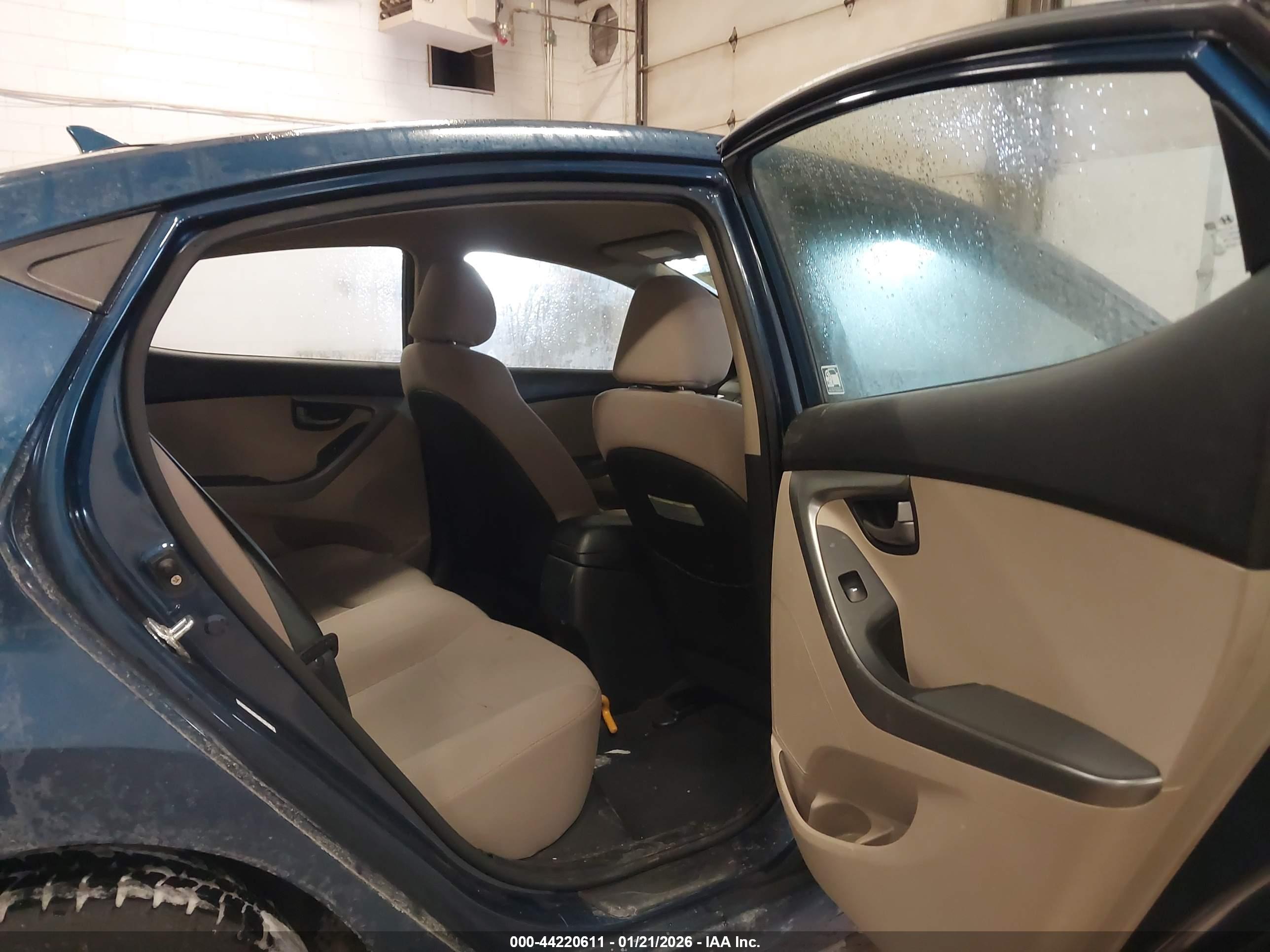 HYUNDAI ELANTRA image 8