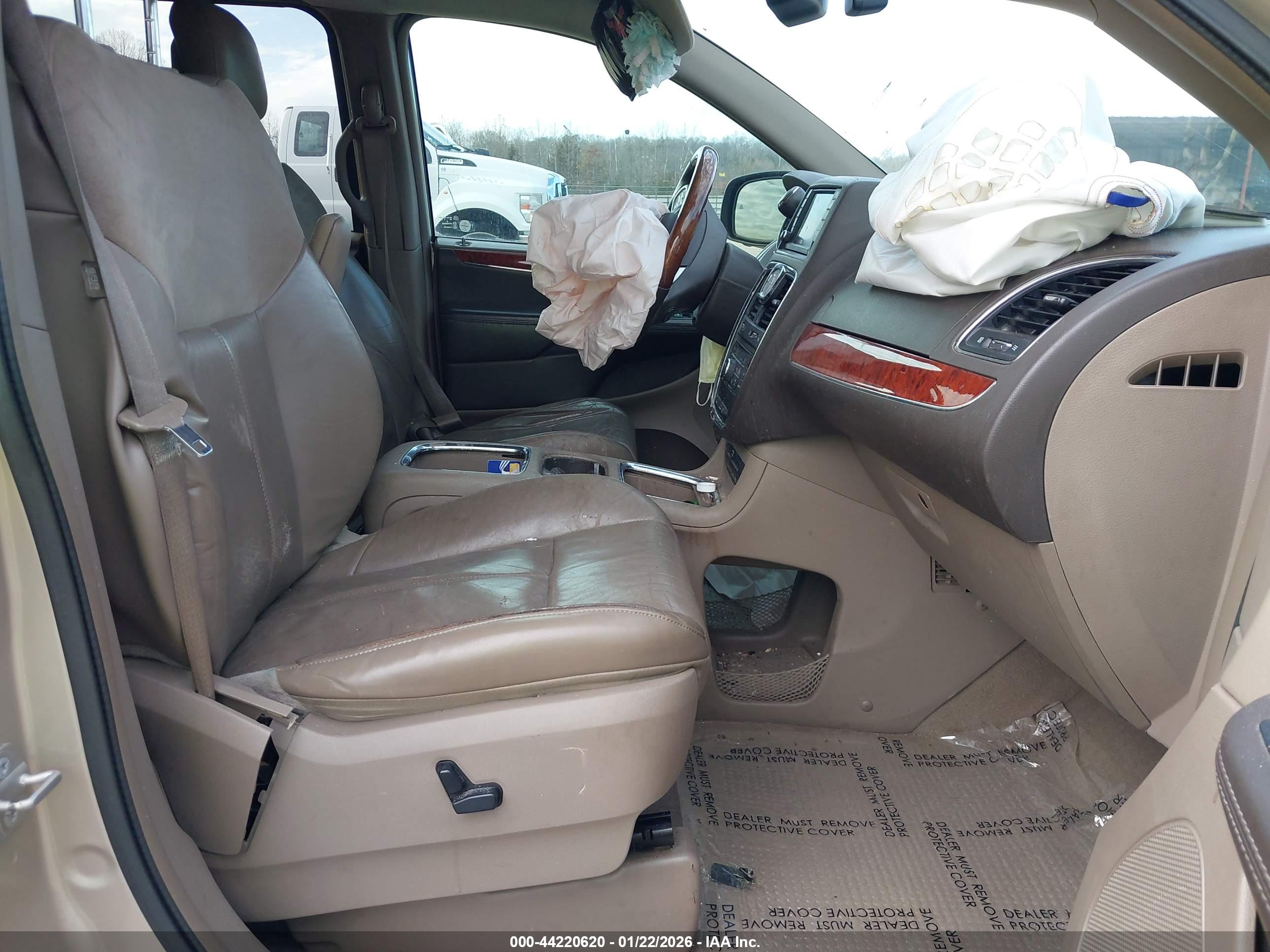 CHRYSLER TOWN image 5