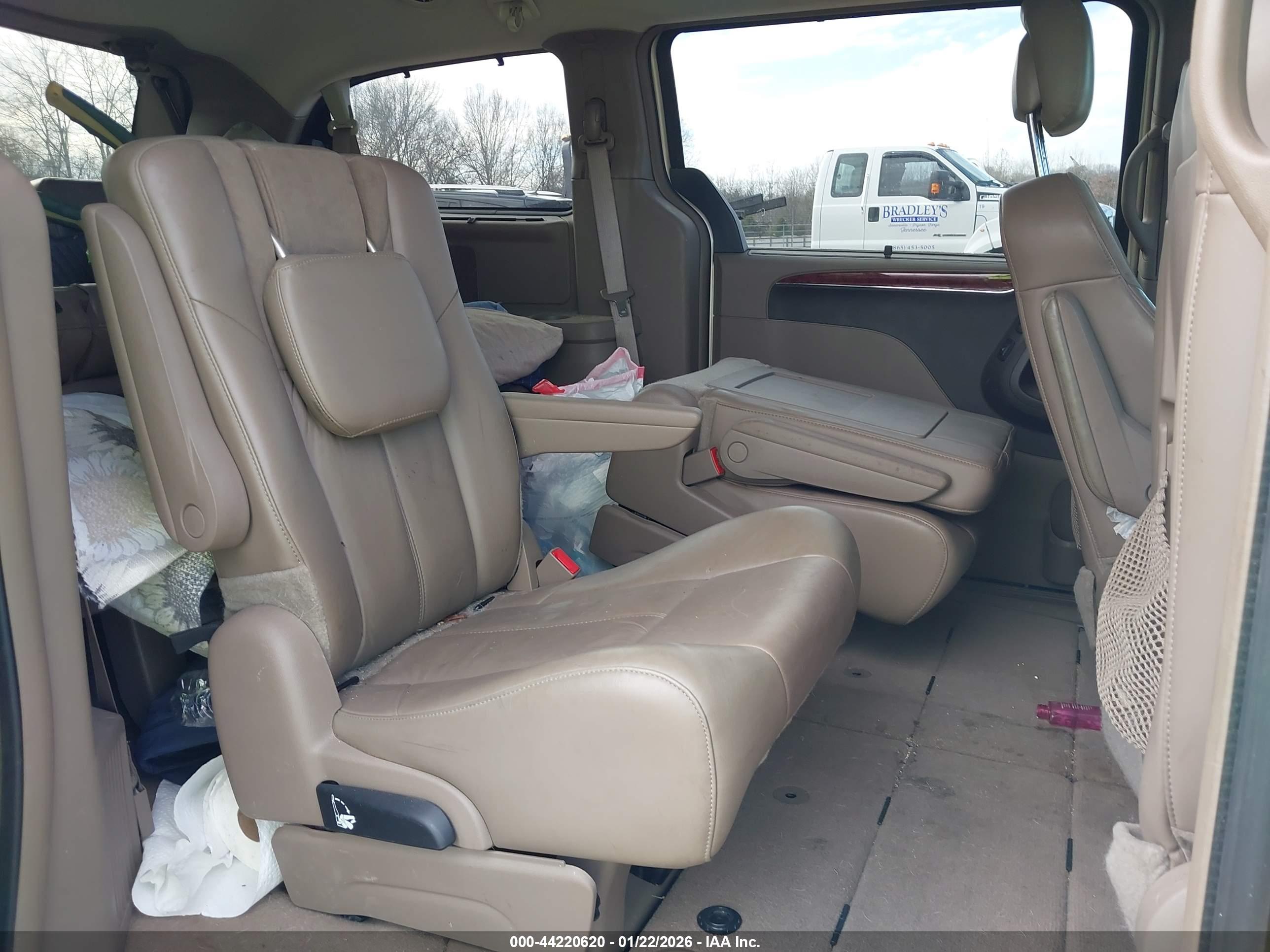 CHRYSLER TOWN image 8