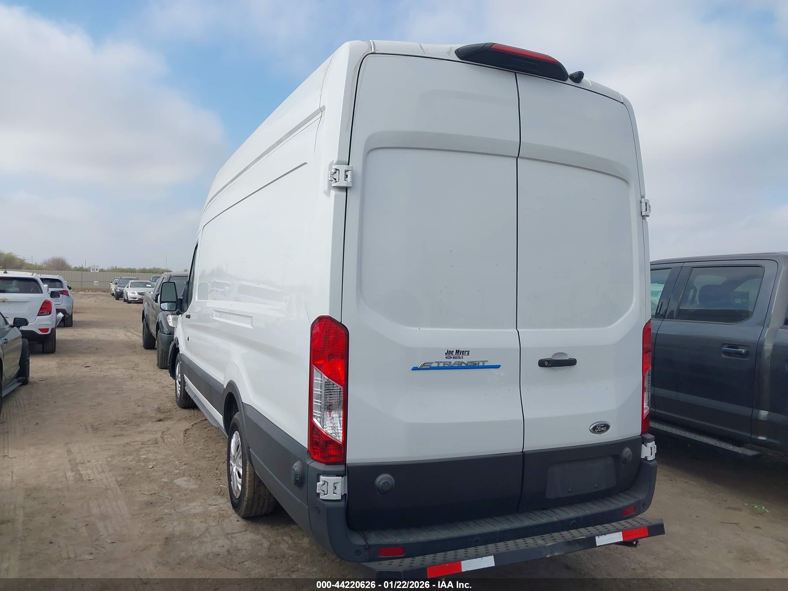 FORD E-TRANSIT-350 image 3
