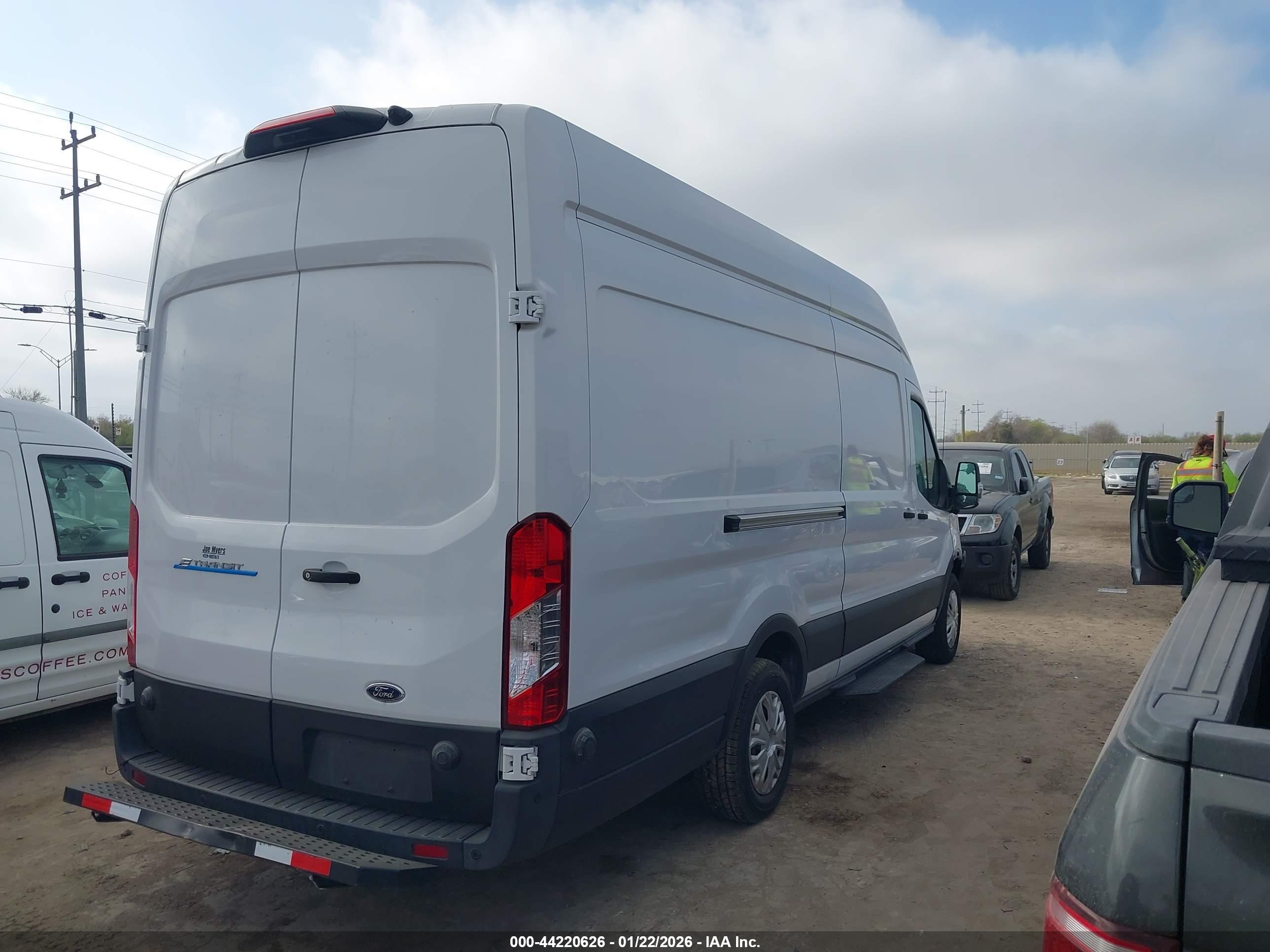 FORD E-TRANSIT-350 image 4