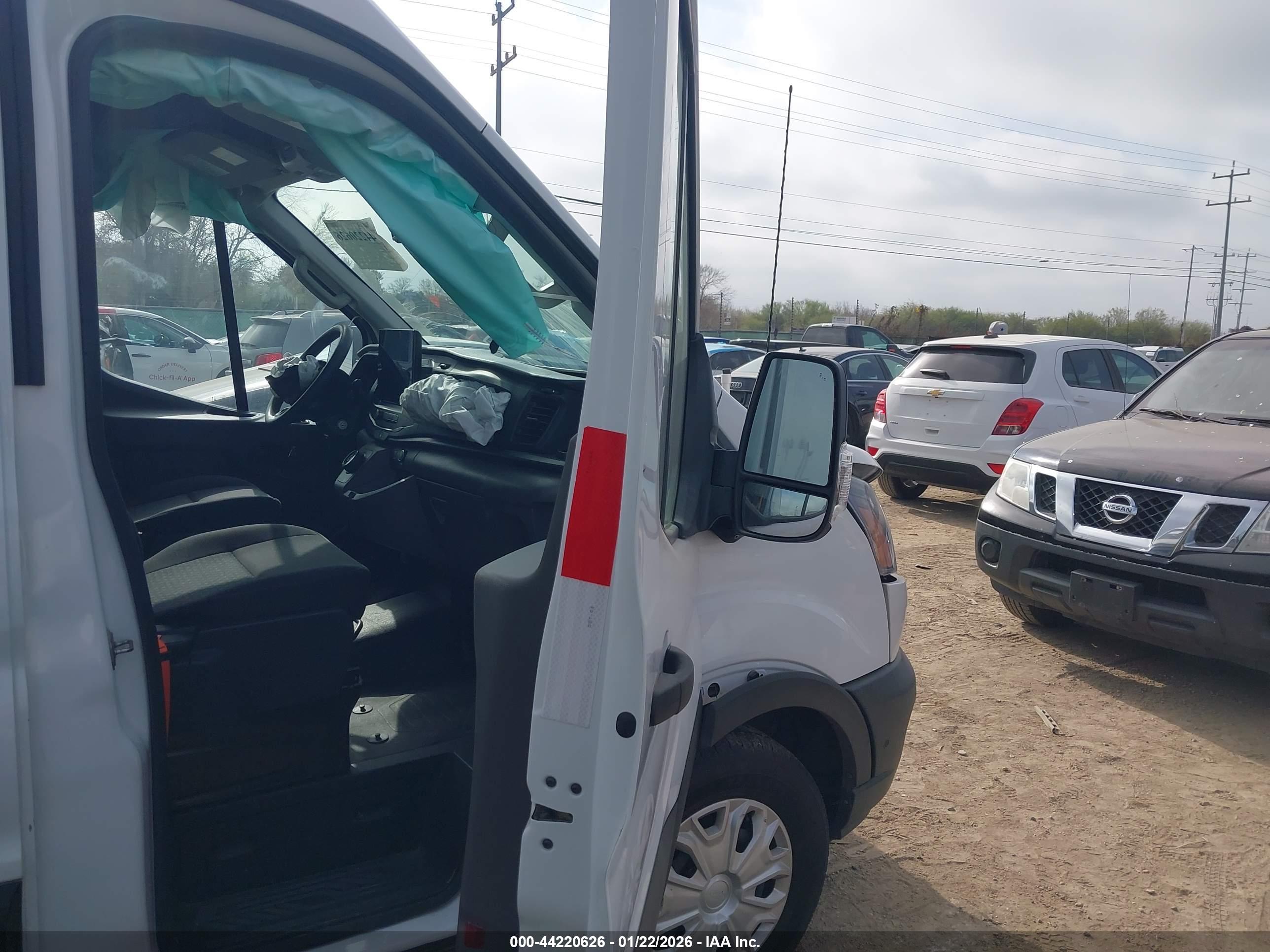FORD E-TRANSIT-350 image 5
