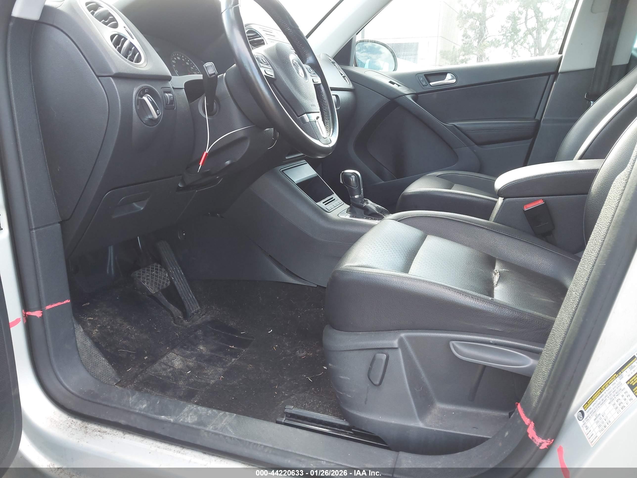 VOLKSWAGEN TIGUAN image 6