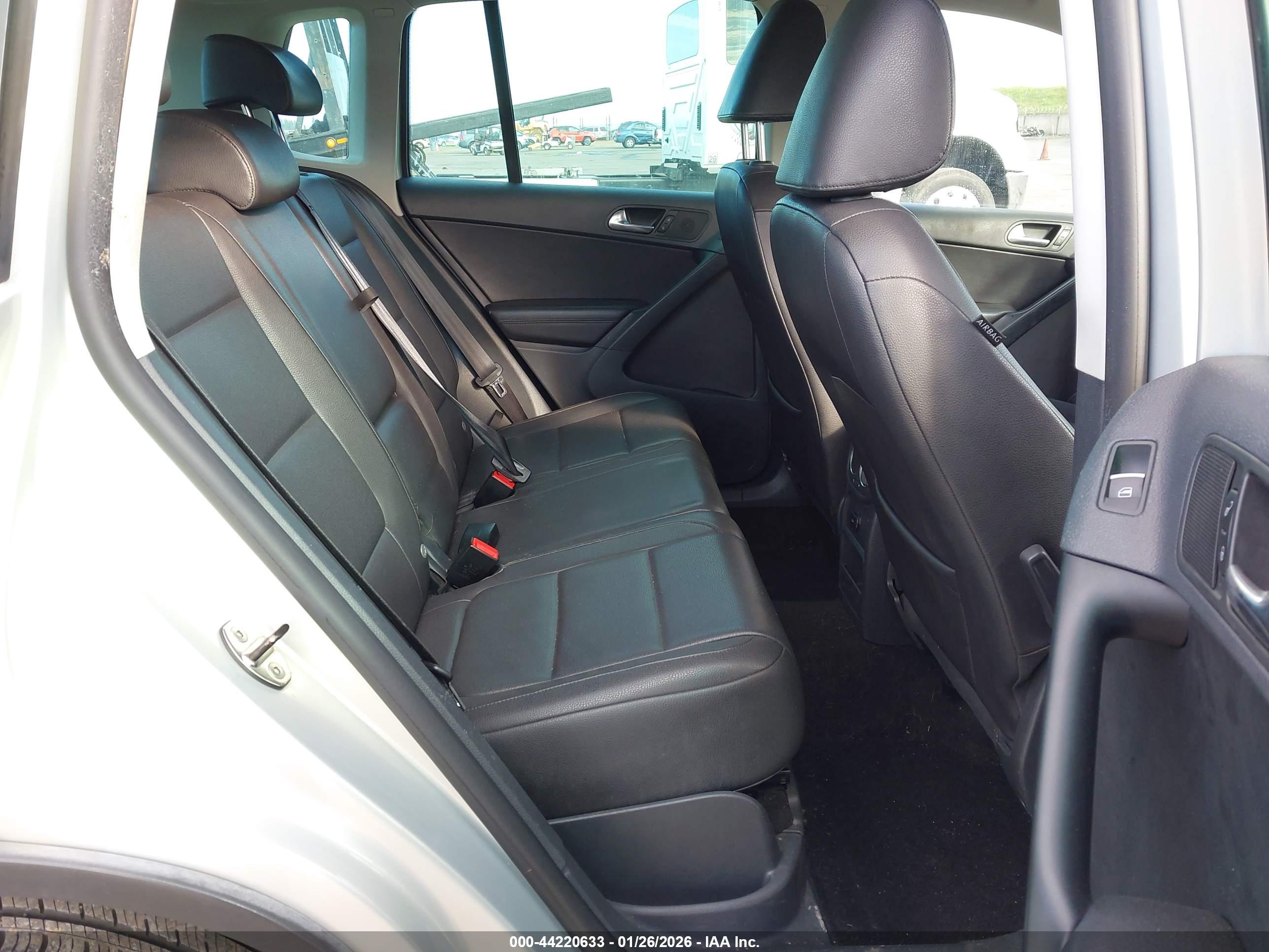 VOLKSWAGEN TIGUAN image 8