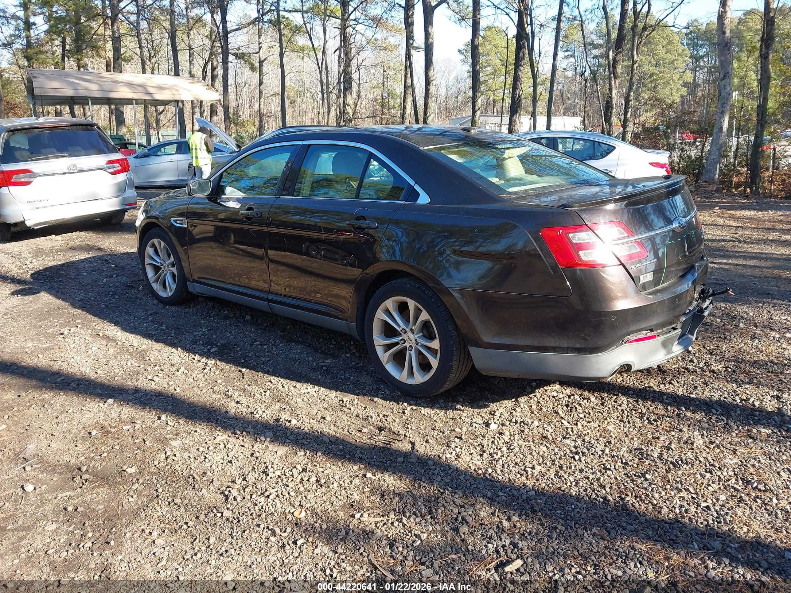 FORD TAURUS image 3