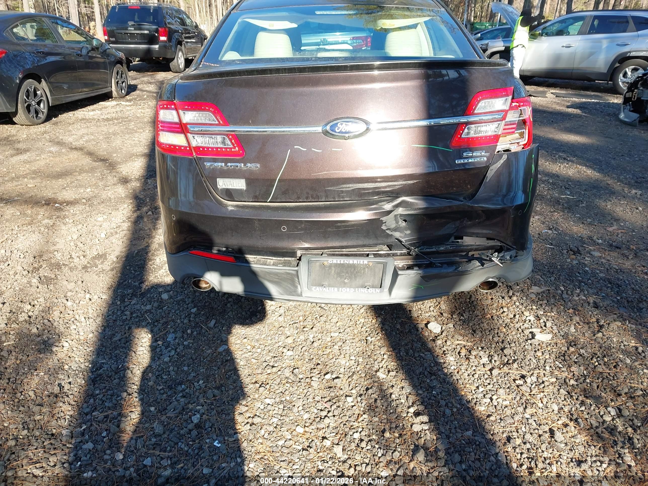 FORD TAURUS image 6