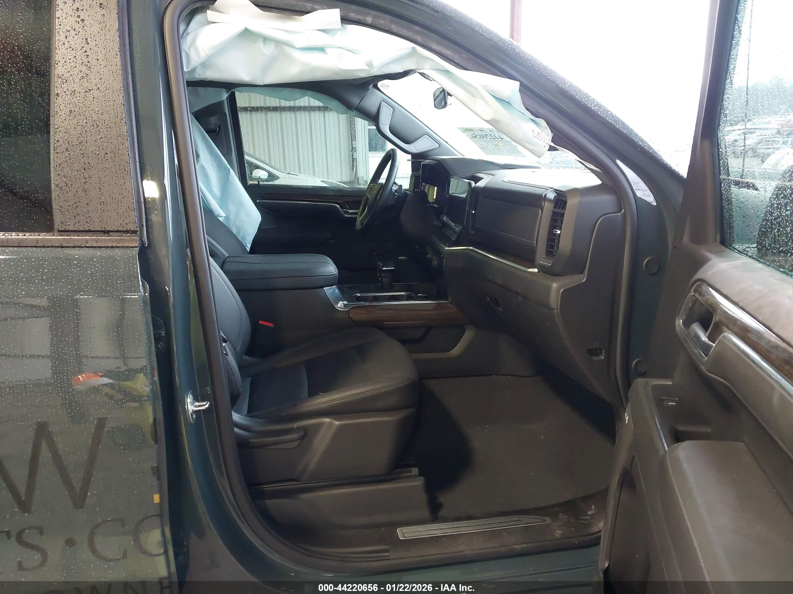 CHEVROLET SILVERADO image 5