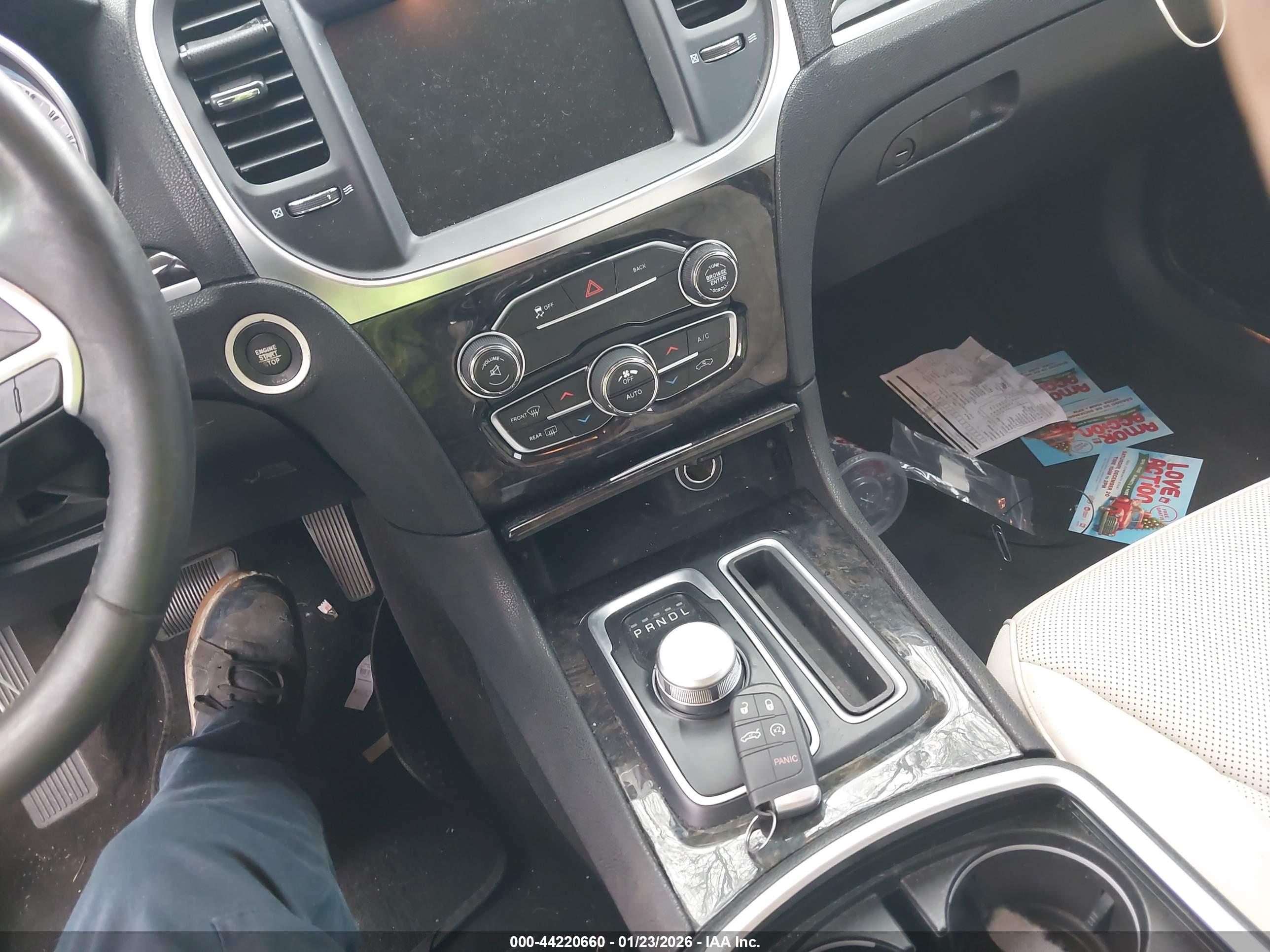 CHRYSLER 300C image 11