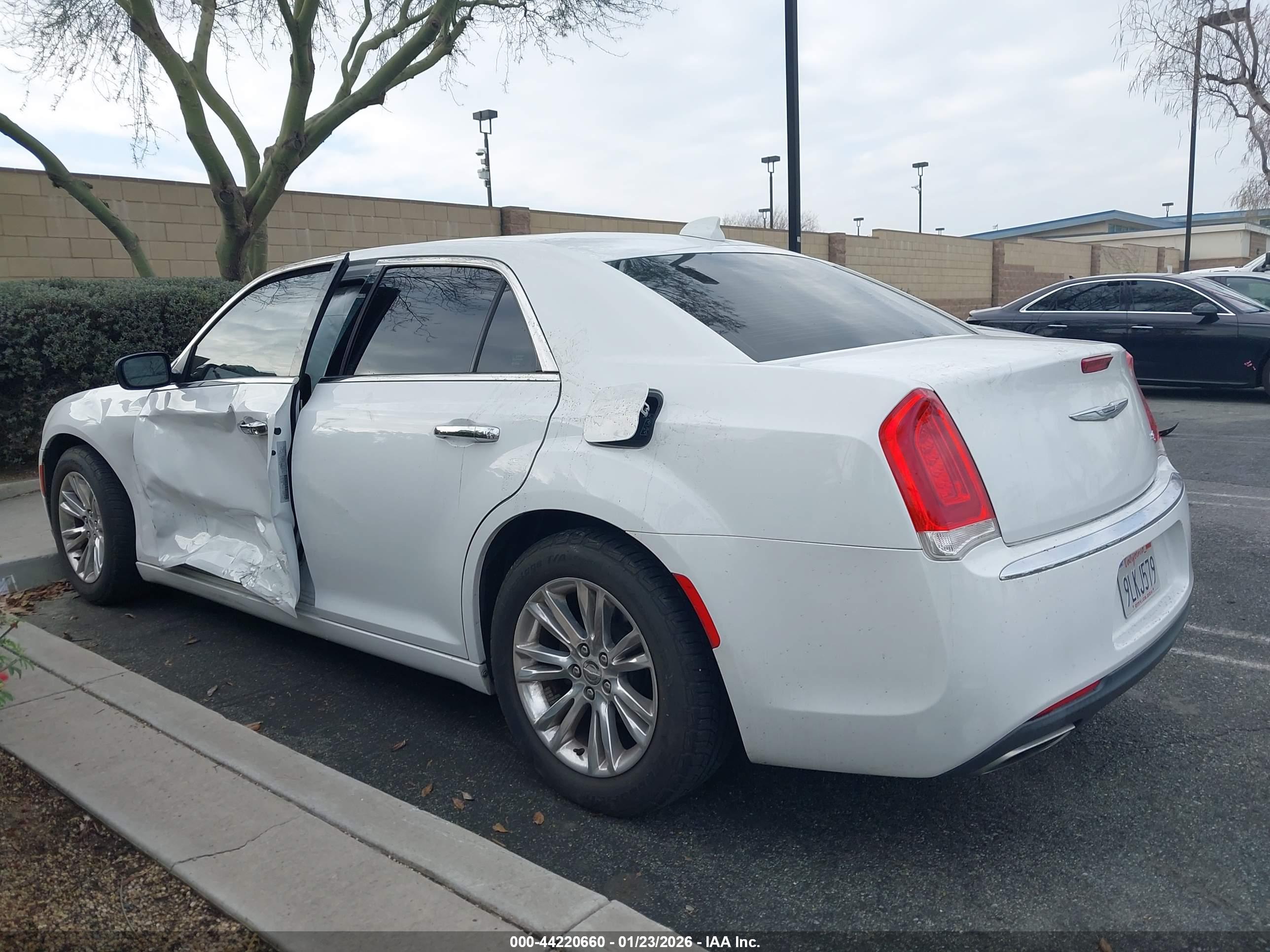 CHRYSLER 300C image 6