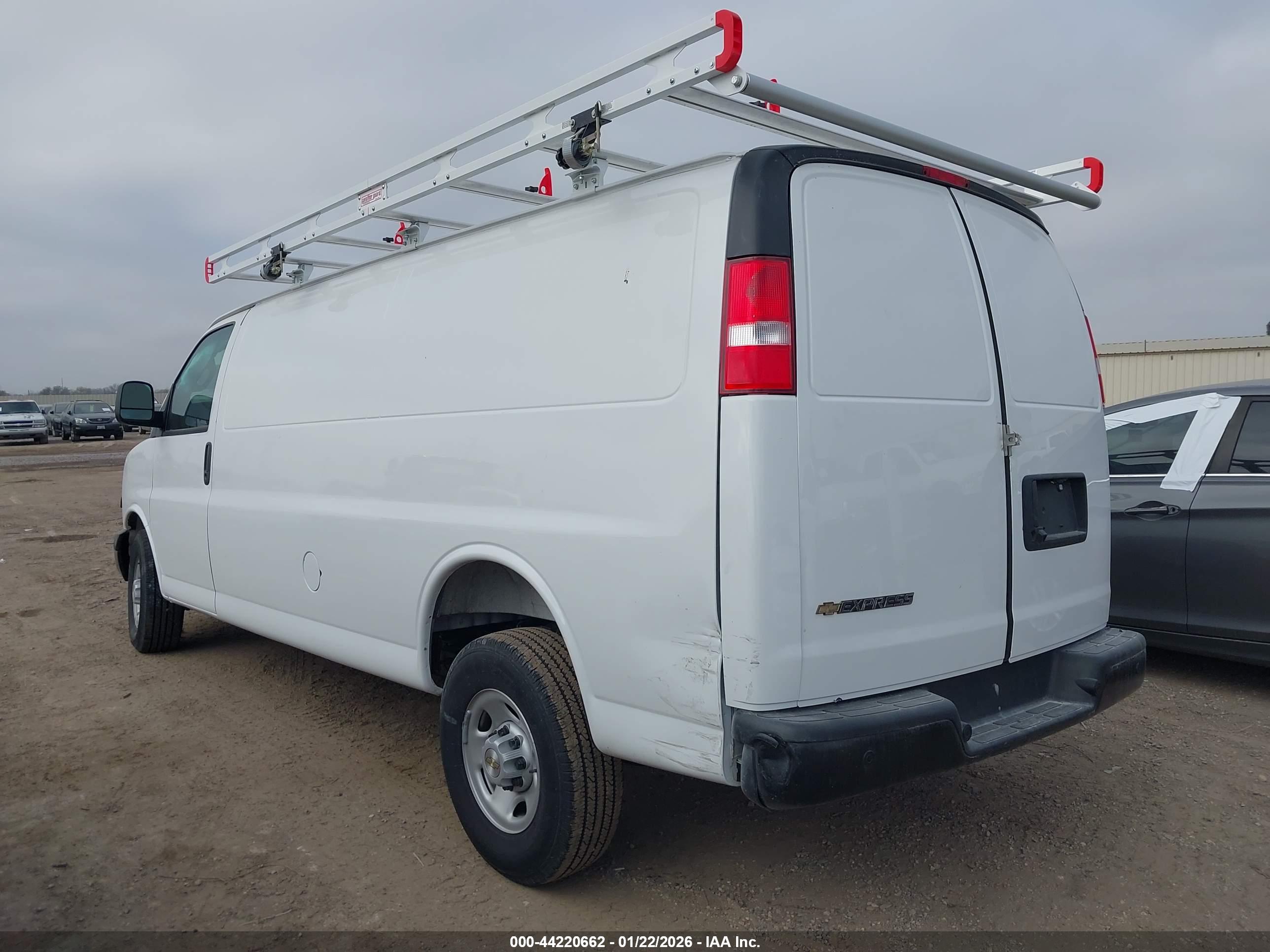 CHEVROLET EXPRESS image 3
