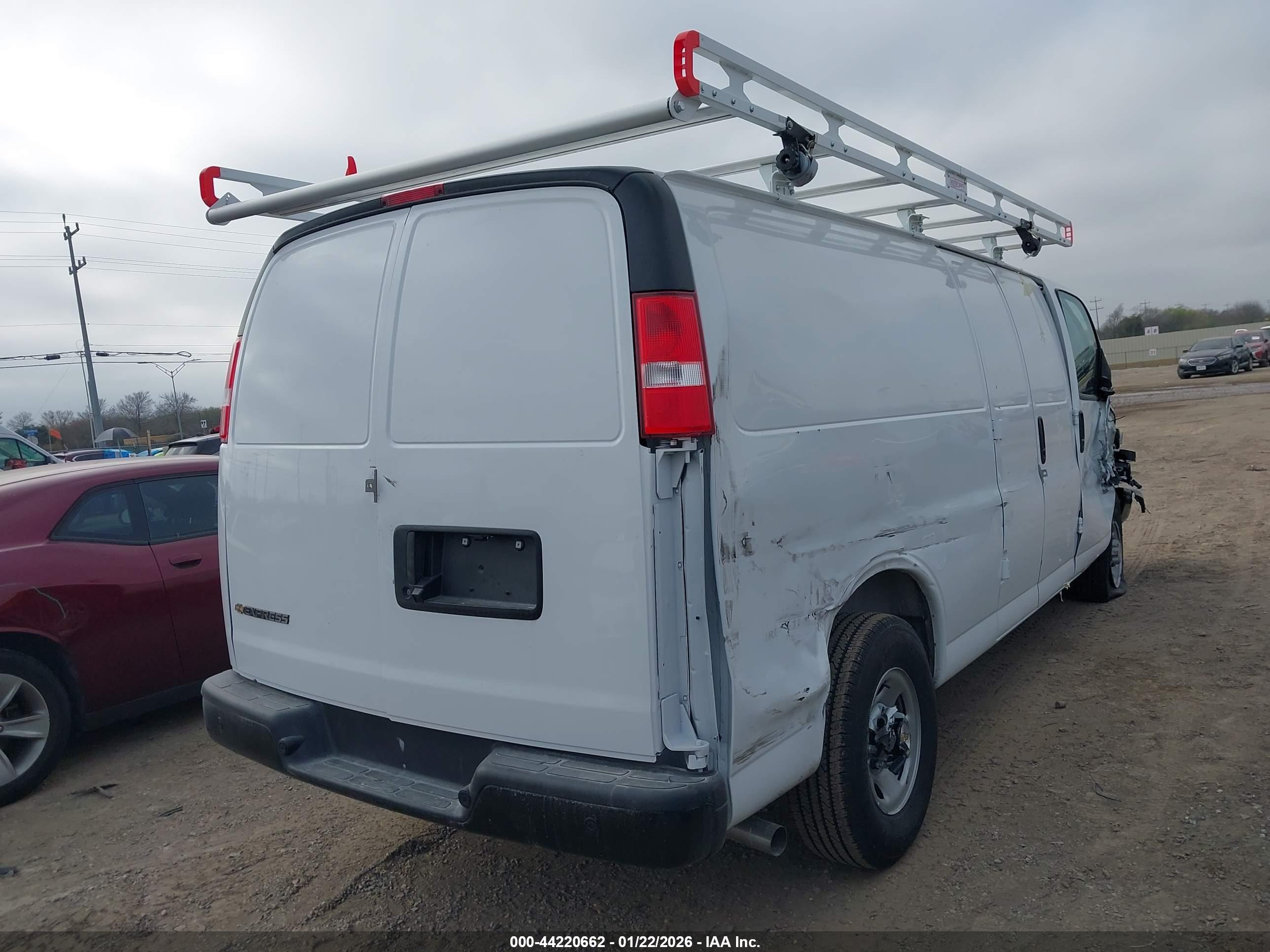 CHEVROLET EXPRESS image 4