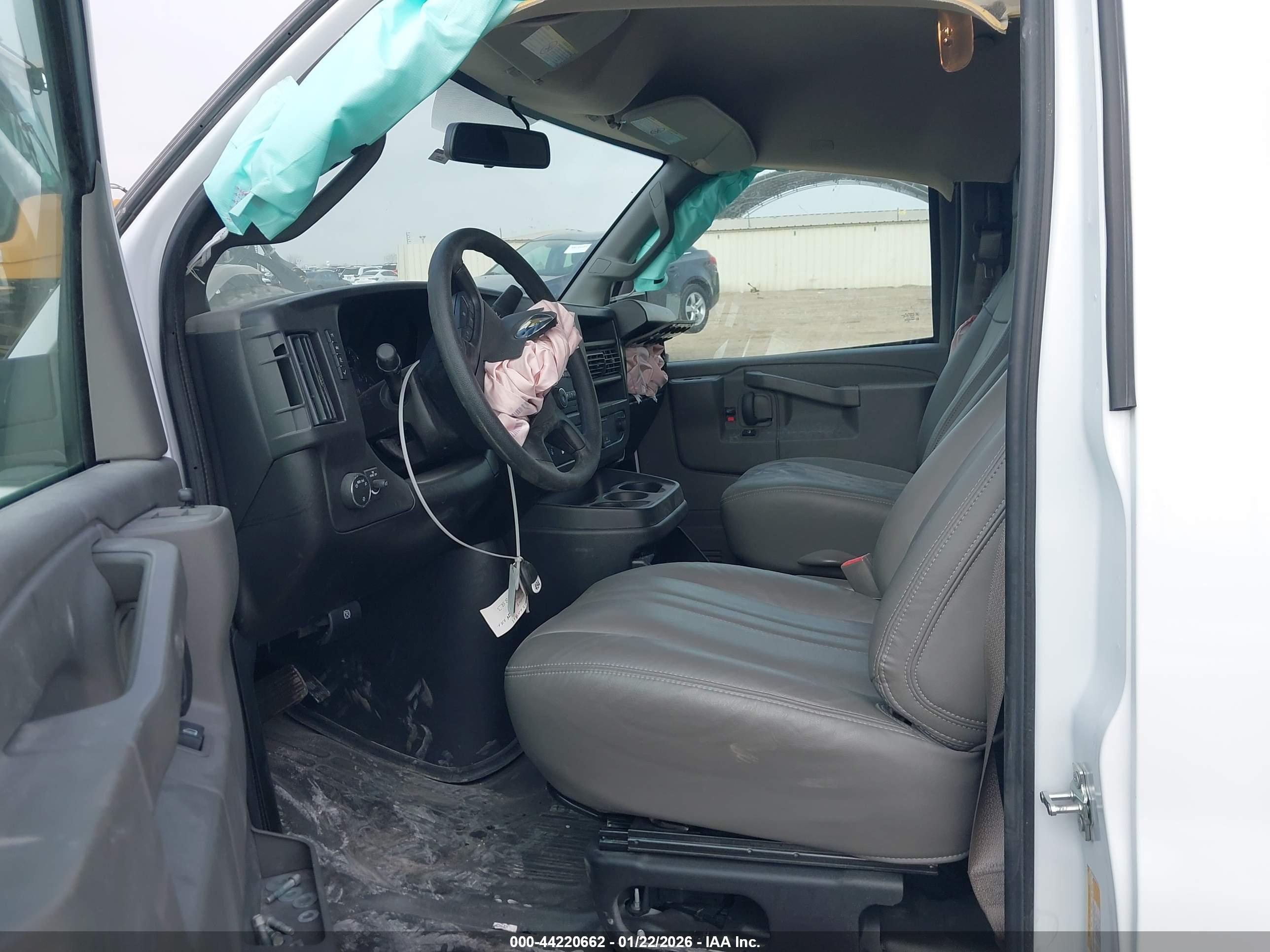 CHEVROLET EXPRESS image 5