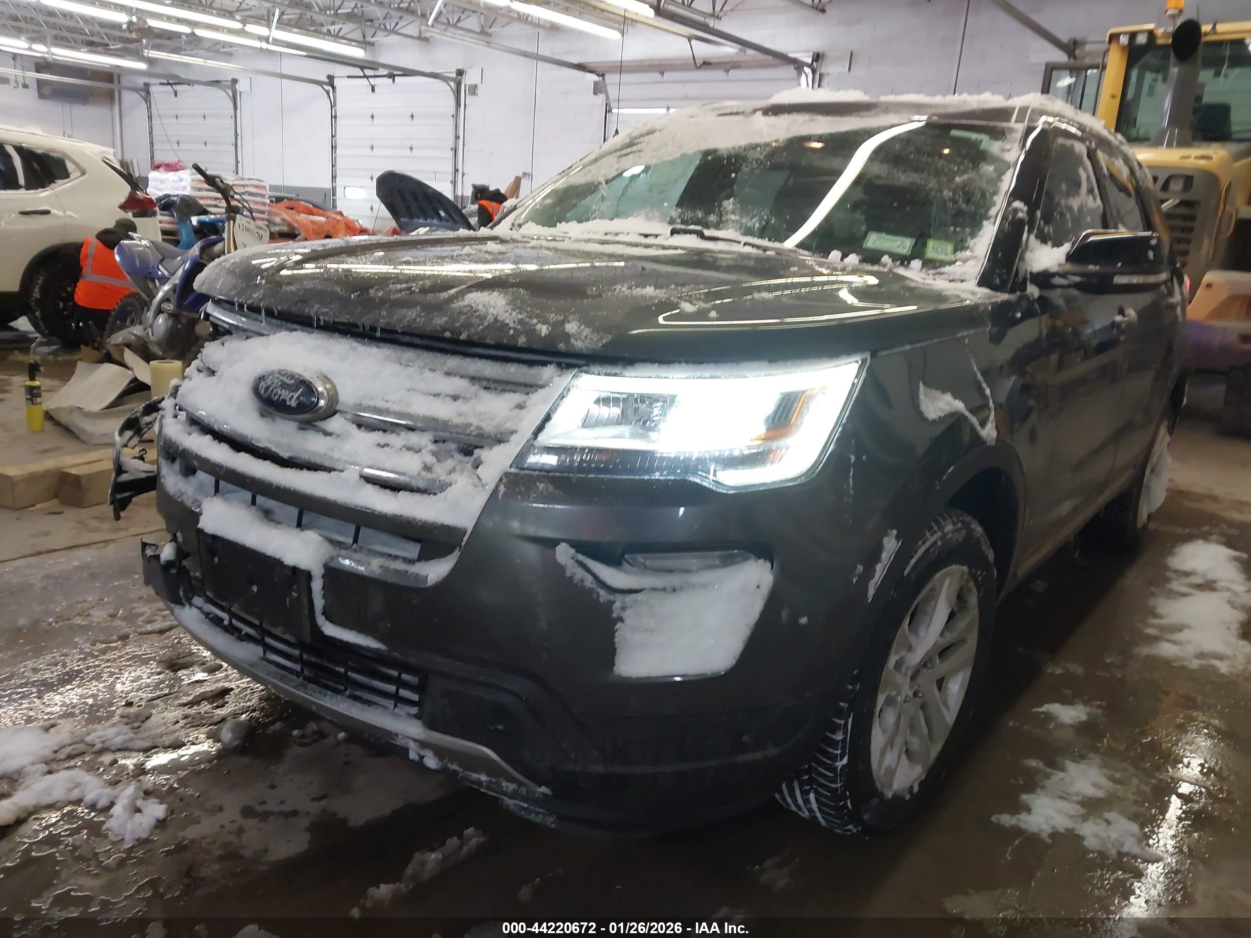 FORD EXPLORER image 2