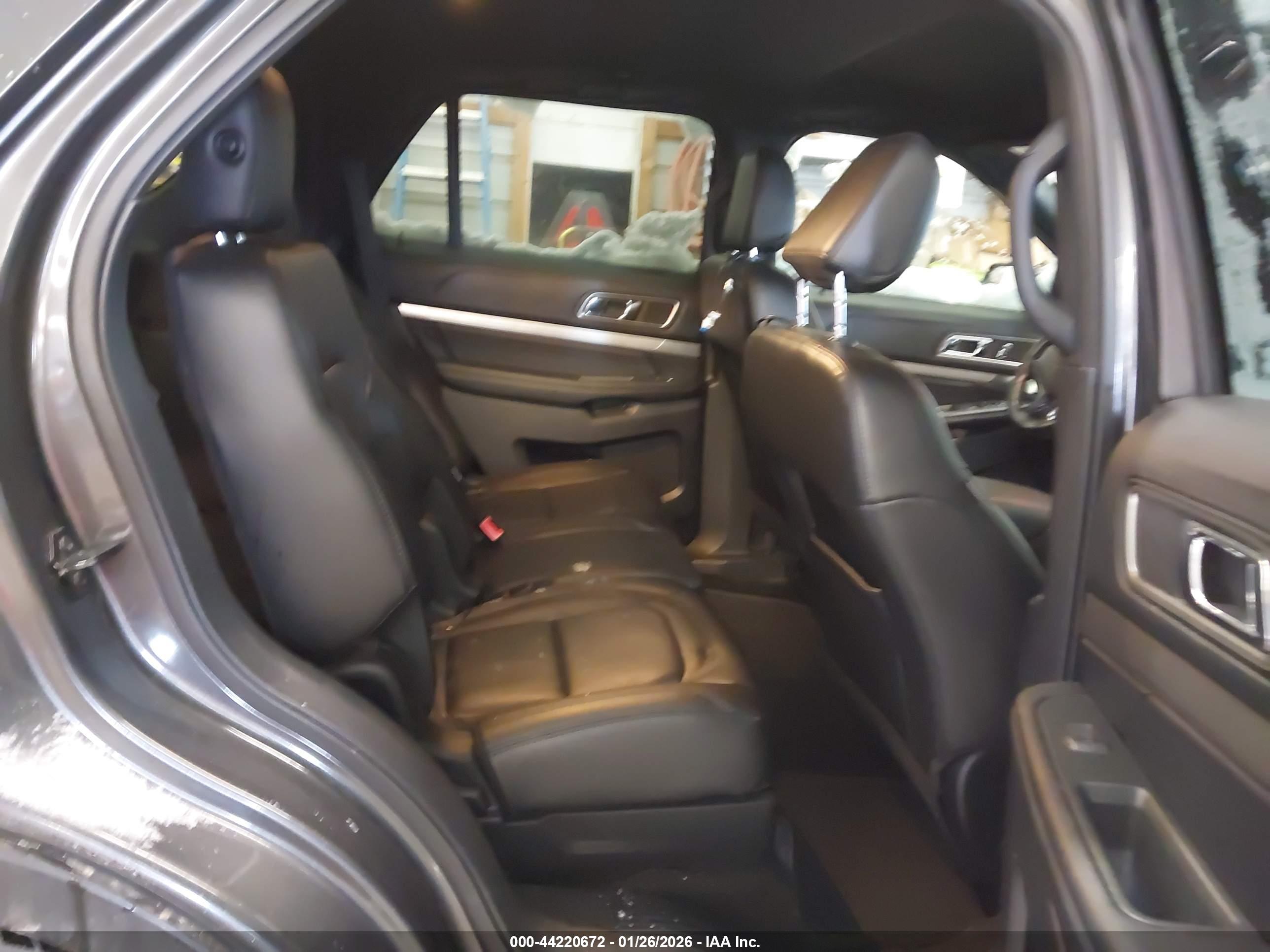 FORD EXPLORER image 8