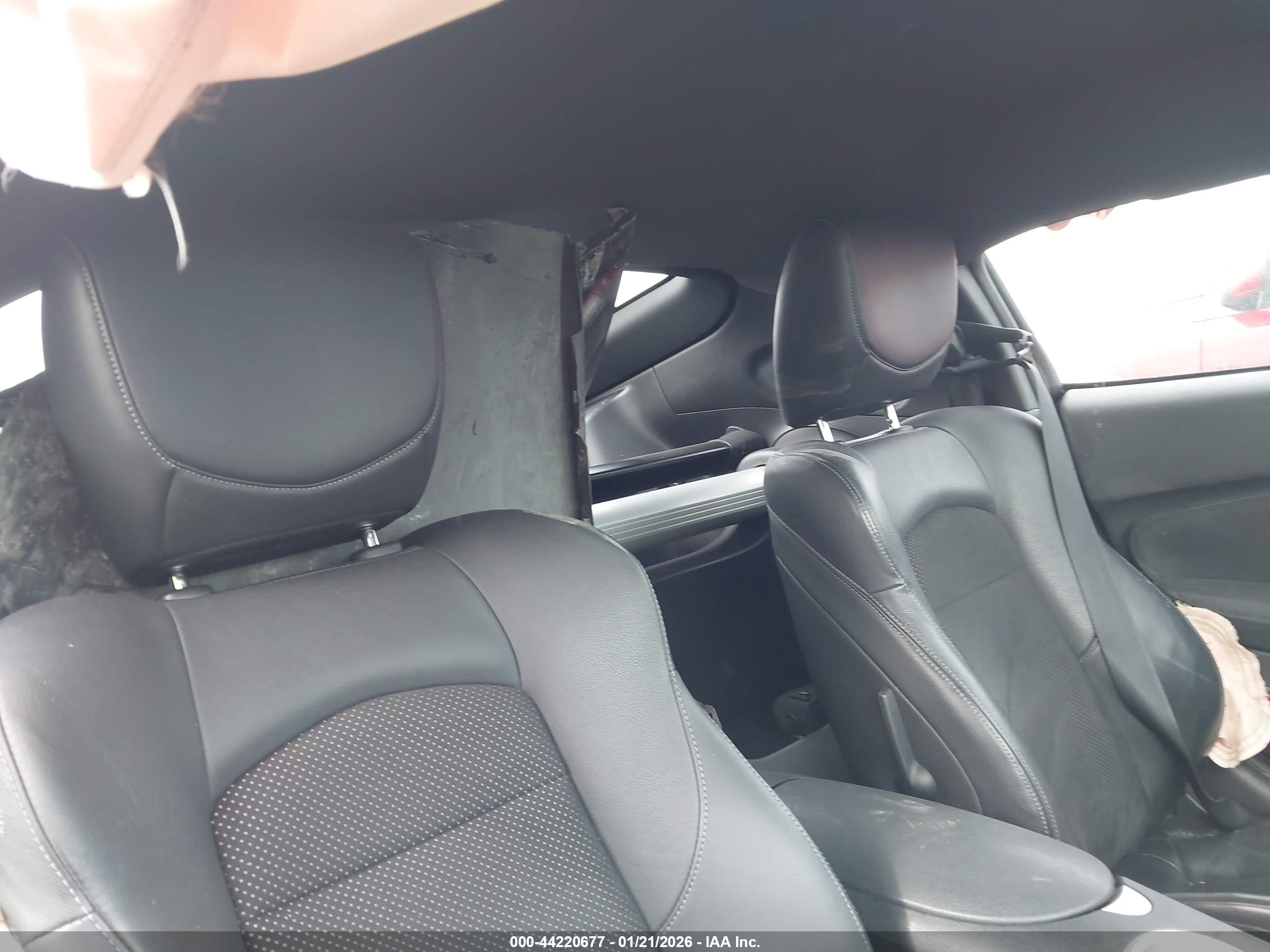NISSAN 370Z image 8
