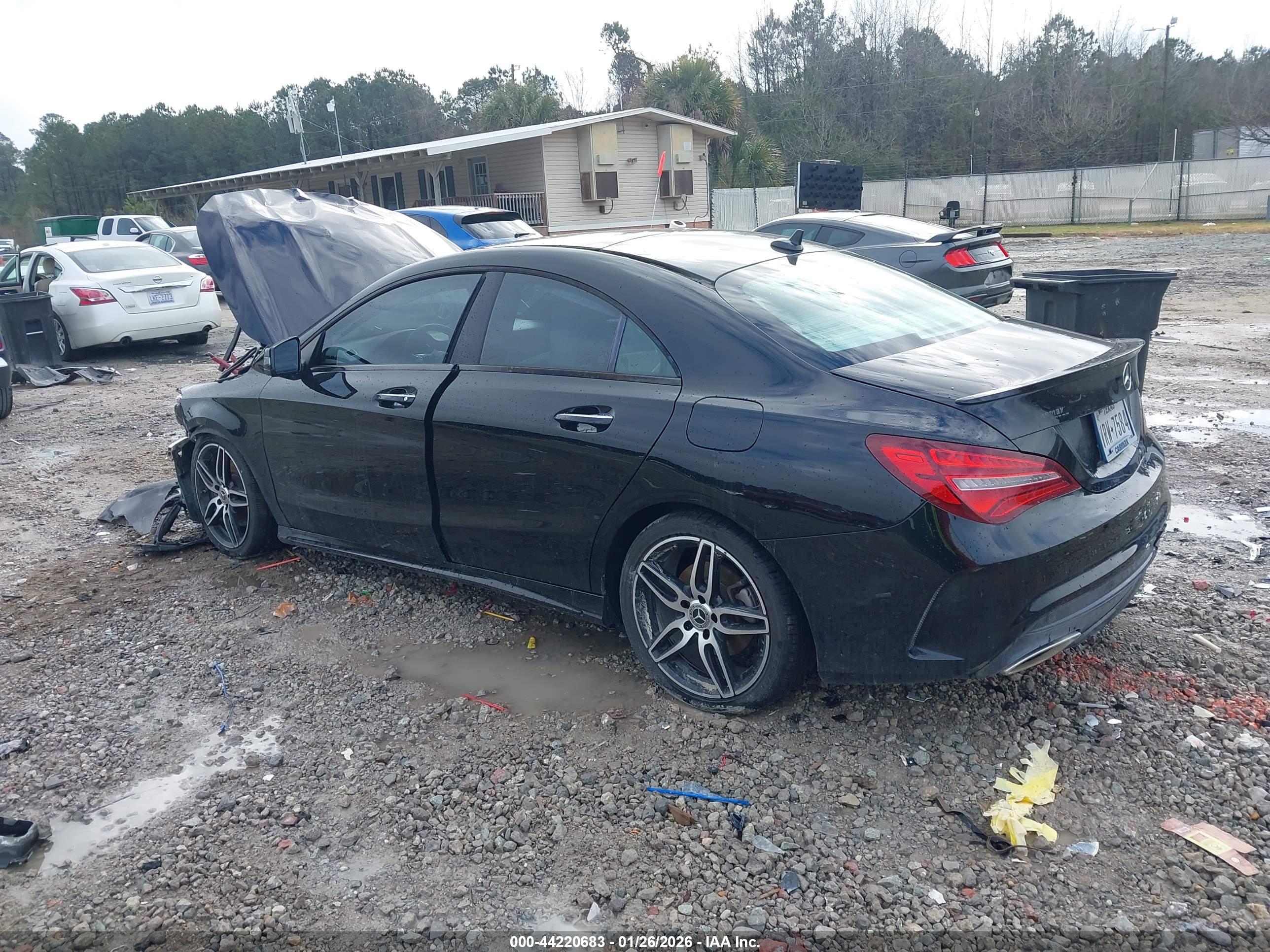 MERCEDES-BENZ CLA image 3