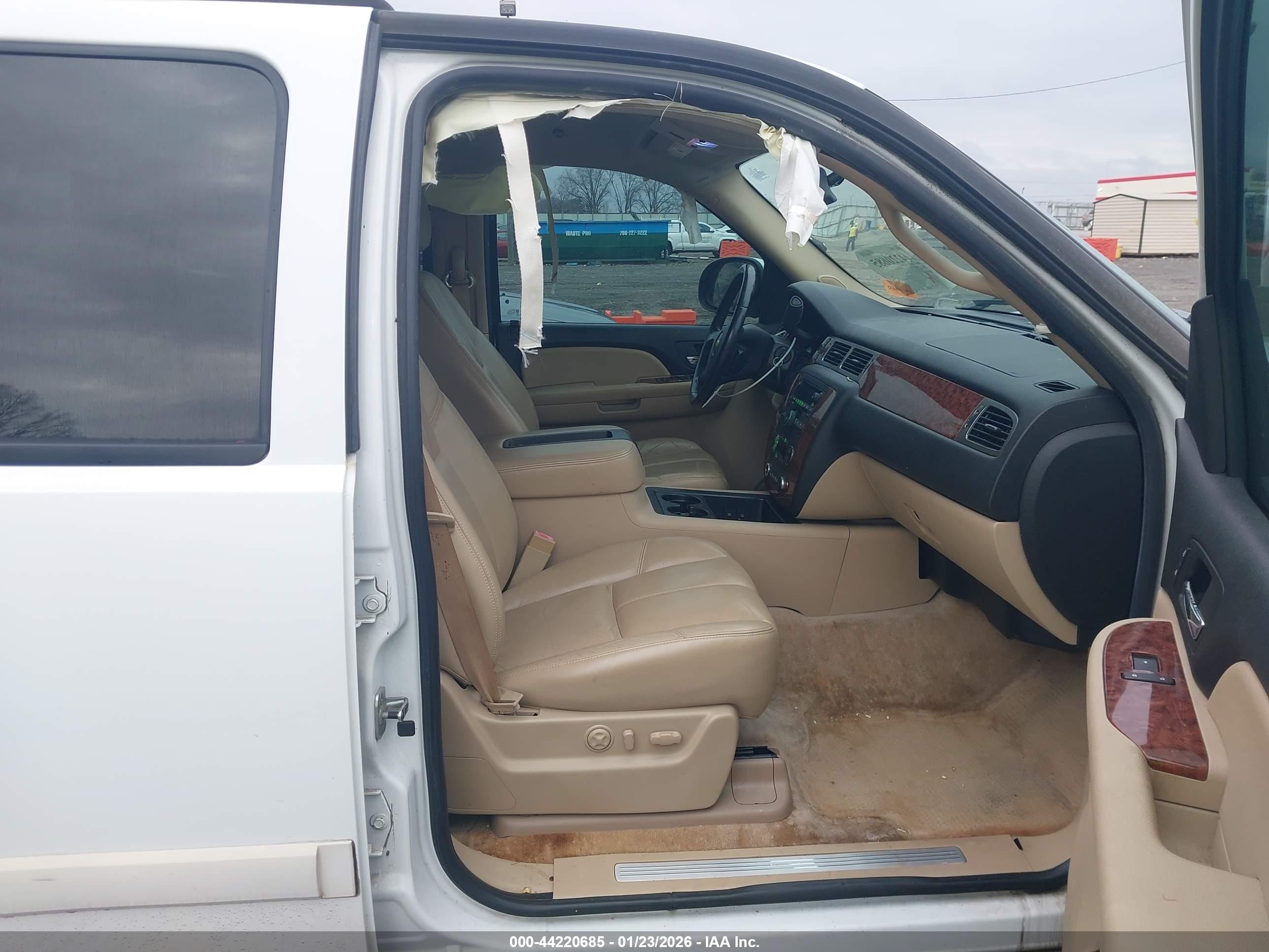 CHEVROLET TAHOE image 5