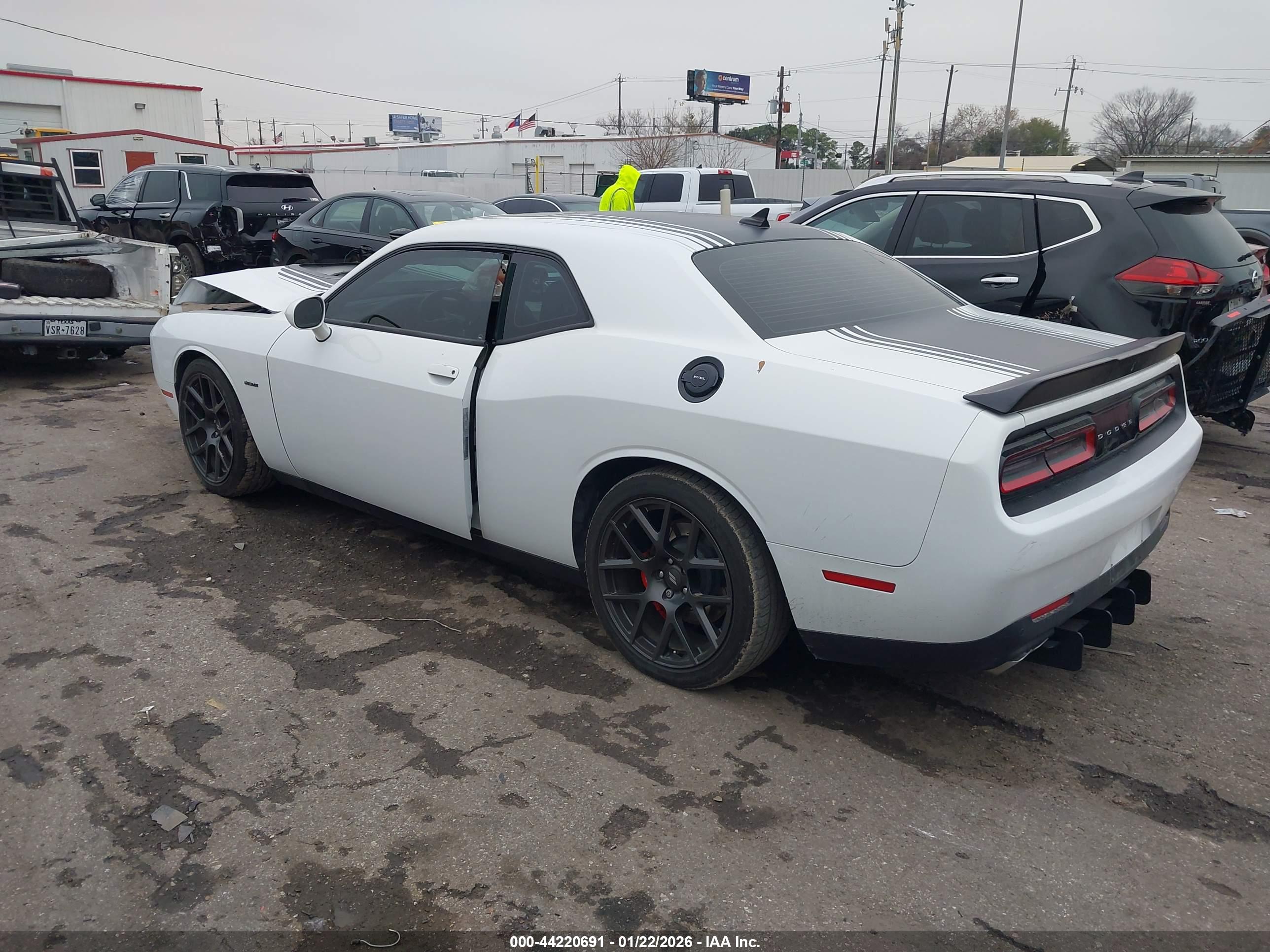 DODGE CHALLENGER image 3