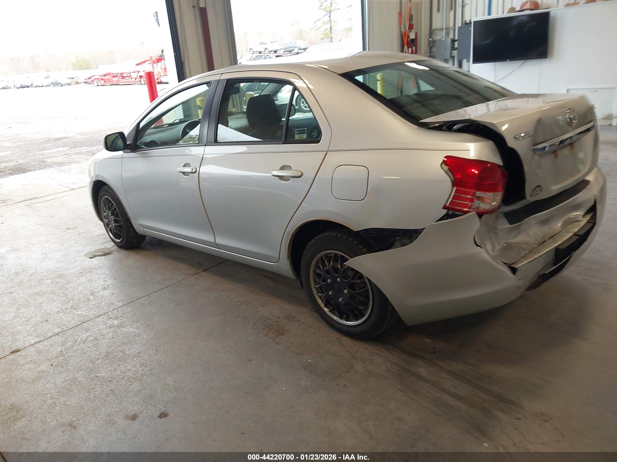TOYOTA YARIS image 3