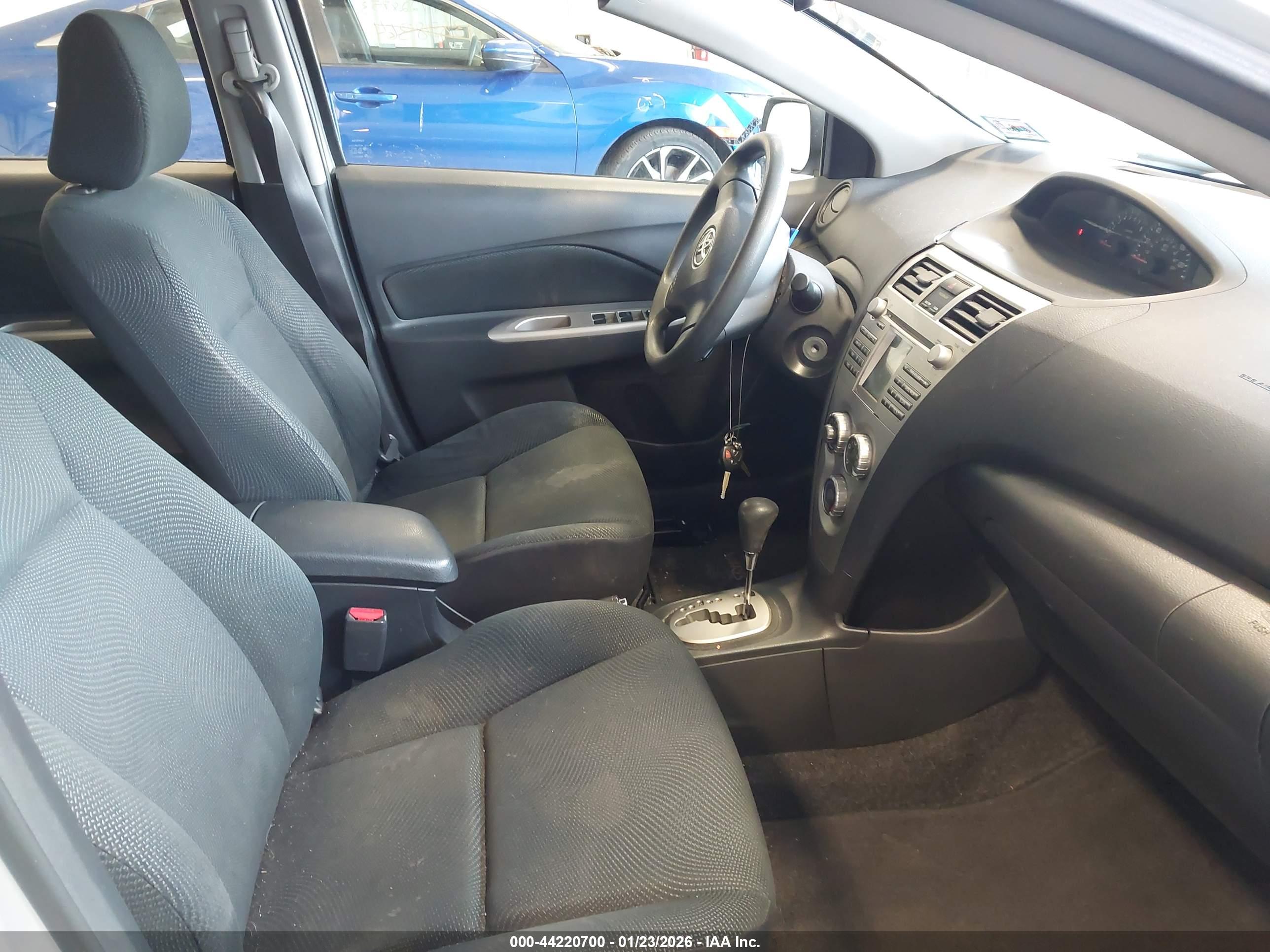 TOYOTA YARIS image 5