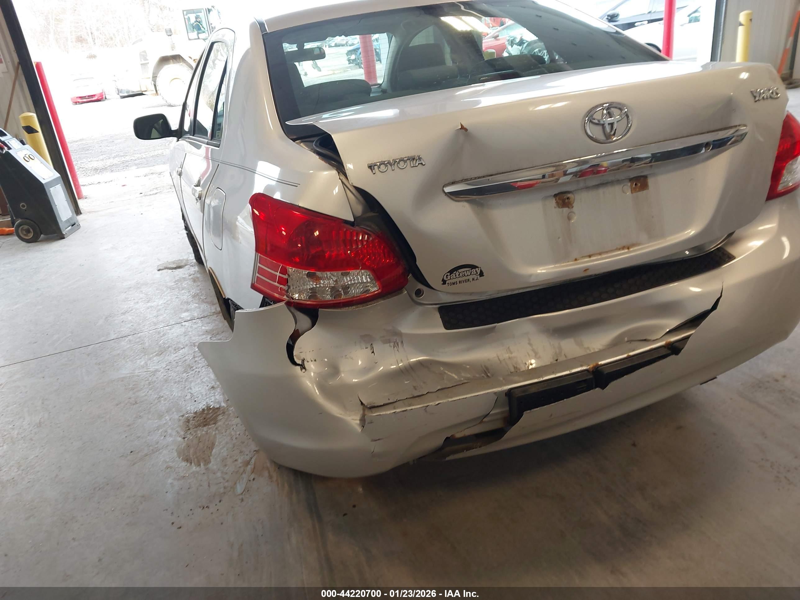 TOYOTA YARIS image 6